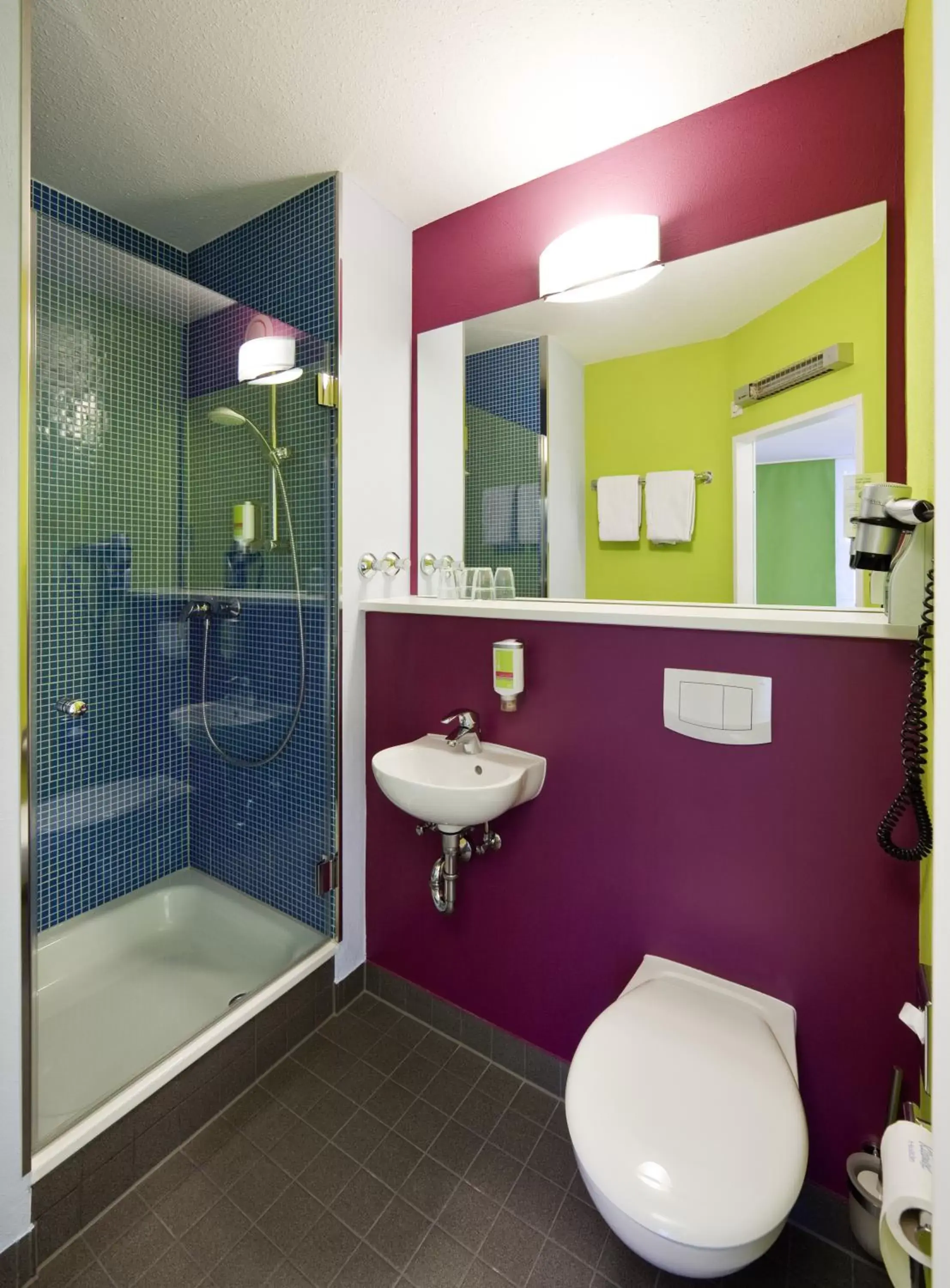 Bathroom in ibis Styles Duesseldorf-Neuss