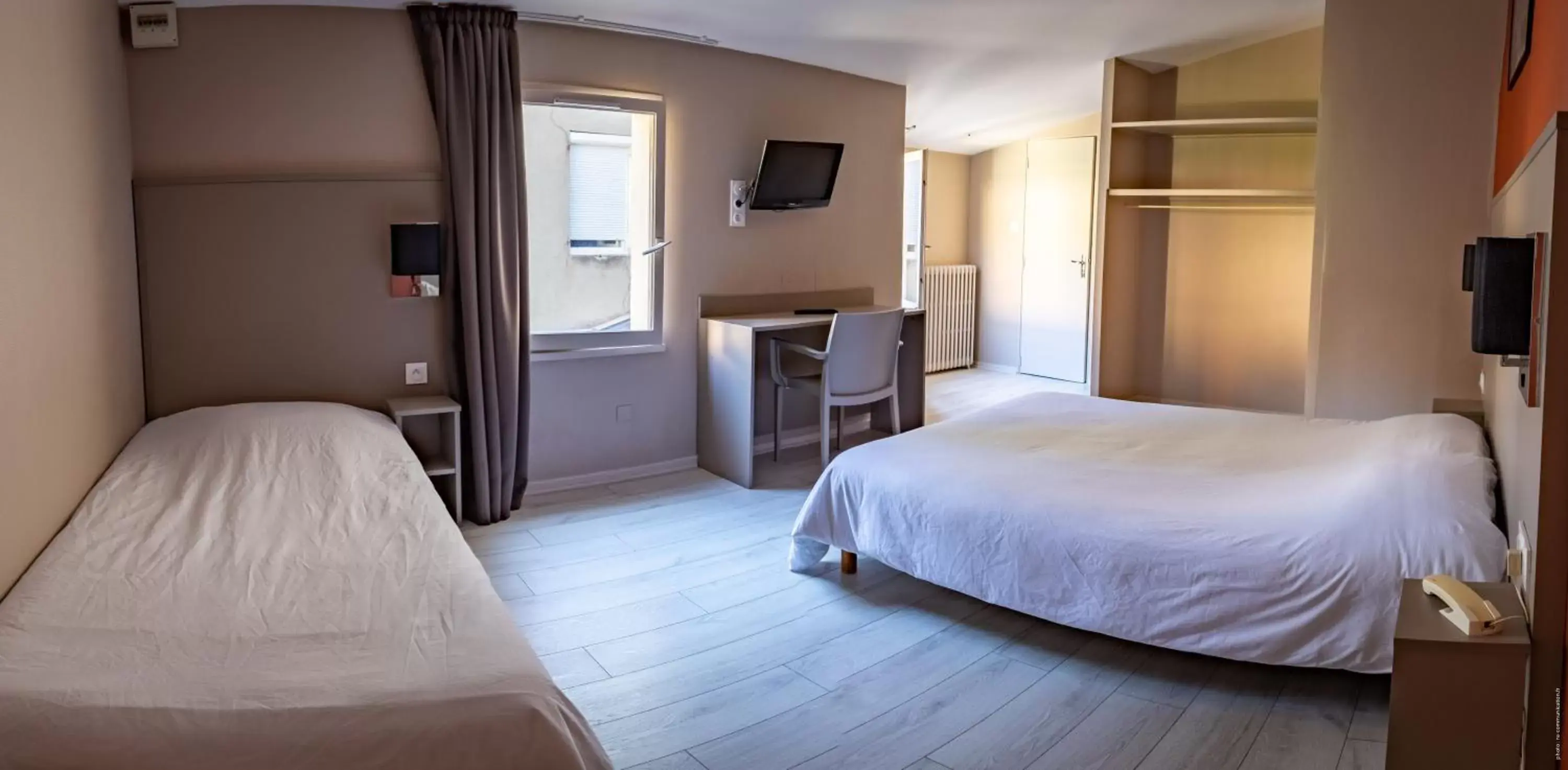 Photo of the whole room, Bed in Hotel de la Gare