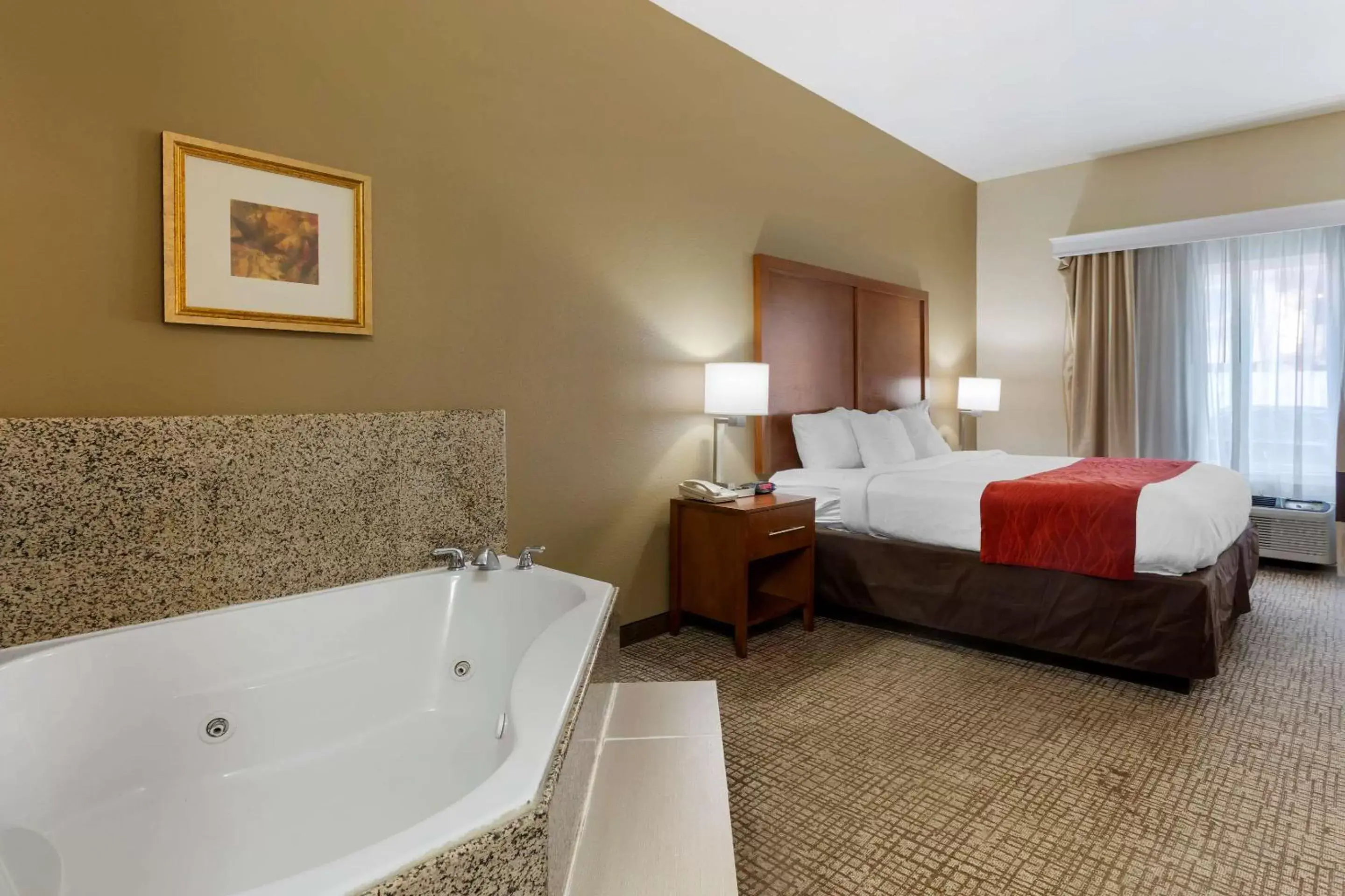 Photo of the whole room in Comfort Inn Marion