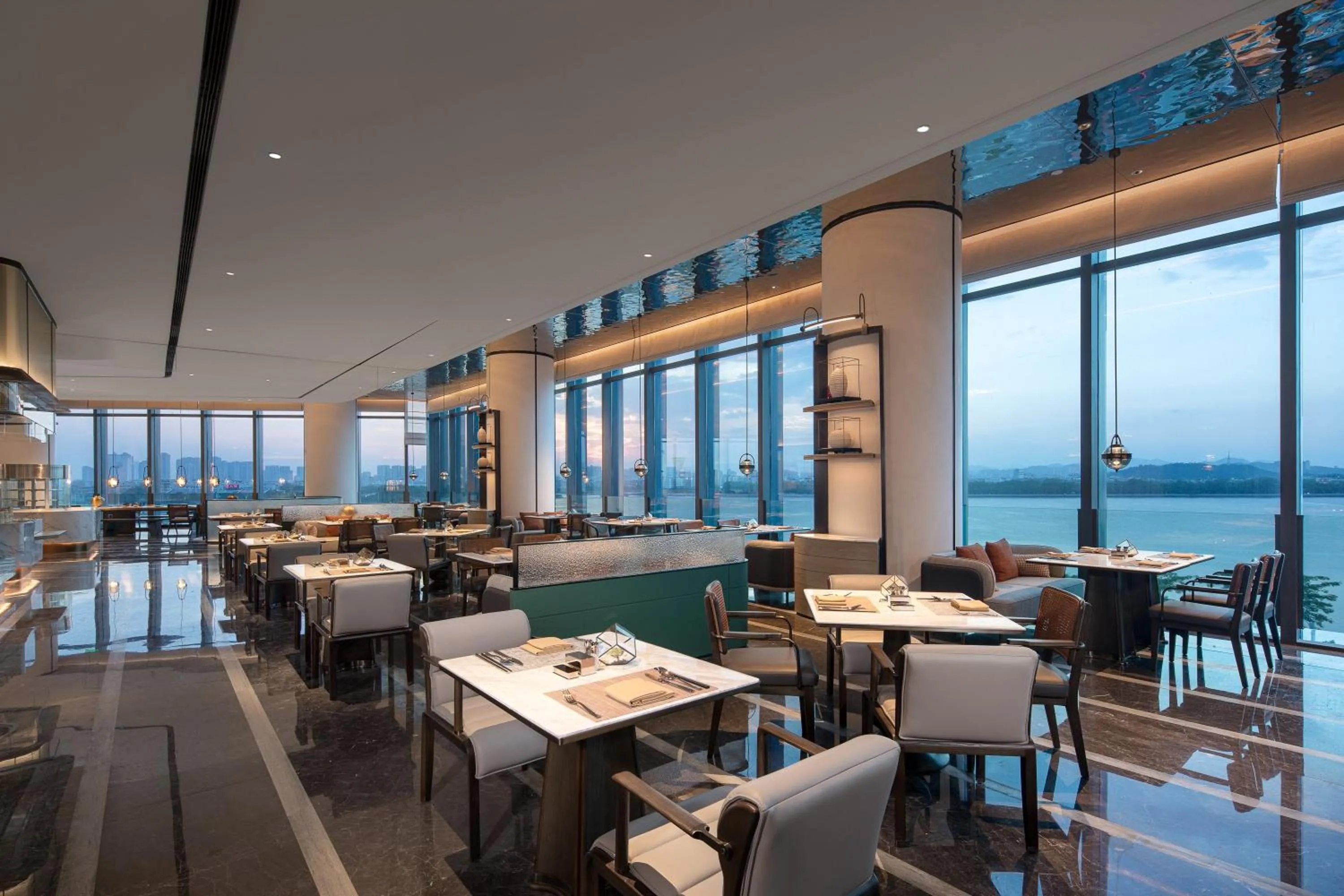 Restaurant/places to eat in Crowne Plaza Chaozhou Riverside by IHG