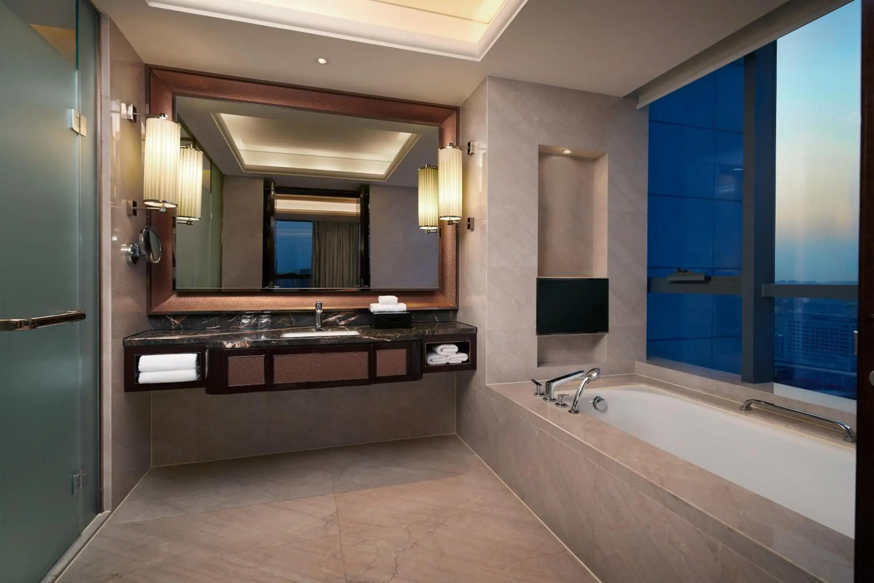 Bathroom in Sheraton Grand Zhengzhou Hotel