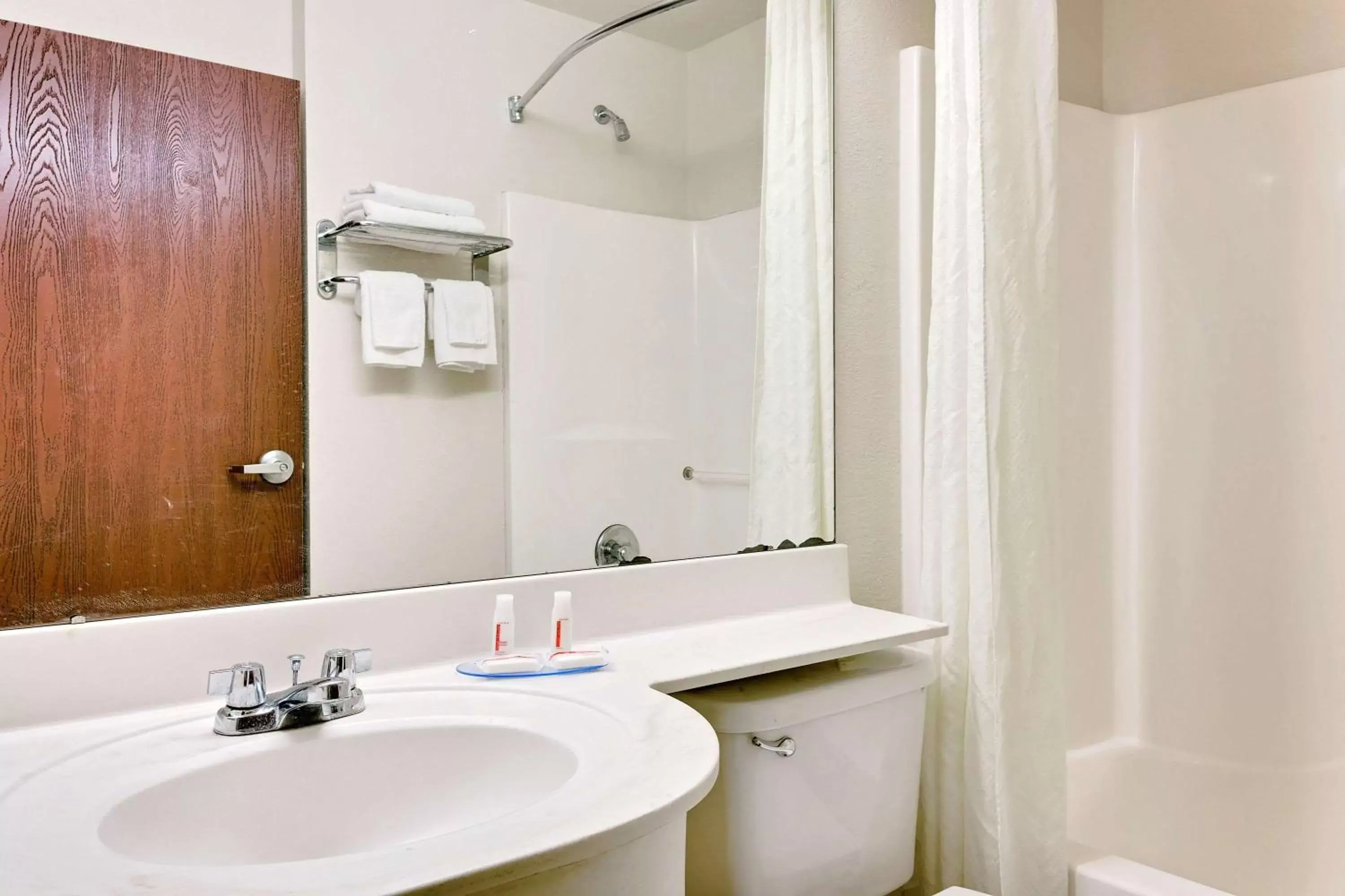 Bathroom in Microtel Inn & Suites by Wyndham Augusta/Riverwatch