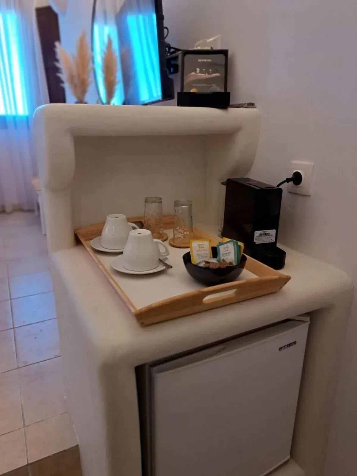 Coffee/tea facilities in Amerisa Suites