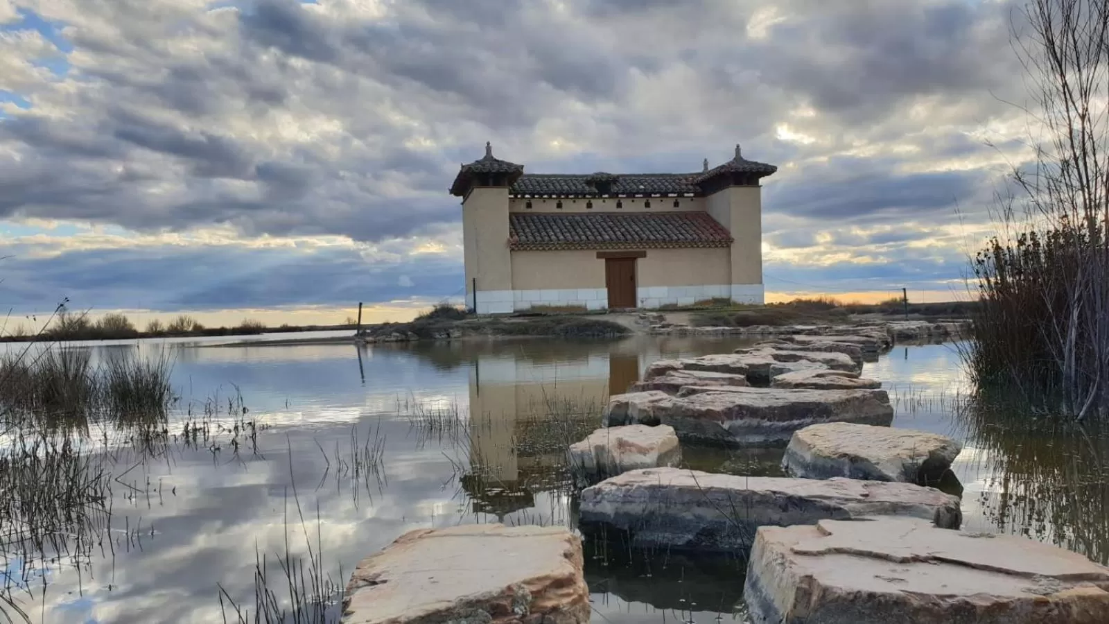 Nearby landmark, Property Building in Hostal Athlanta