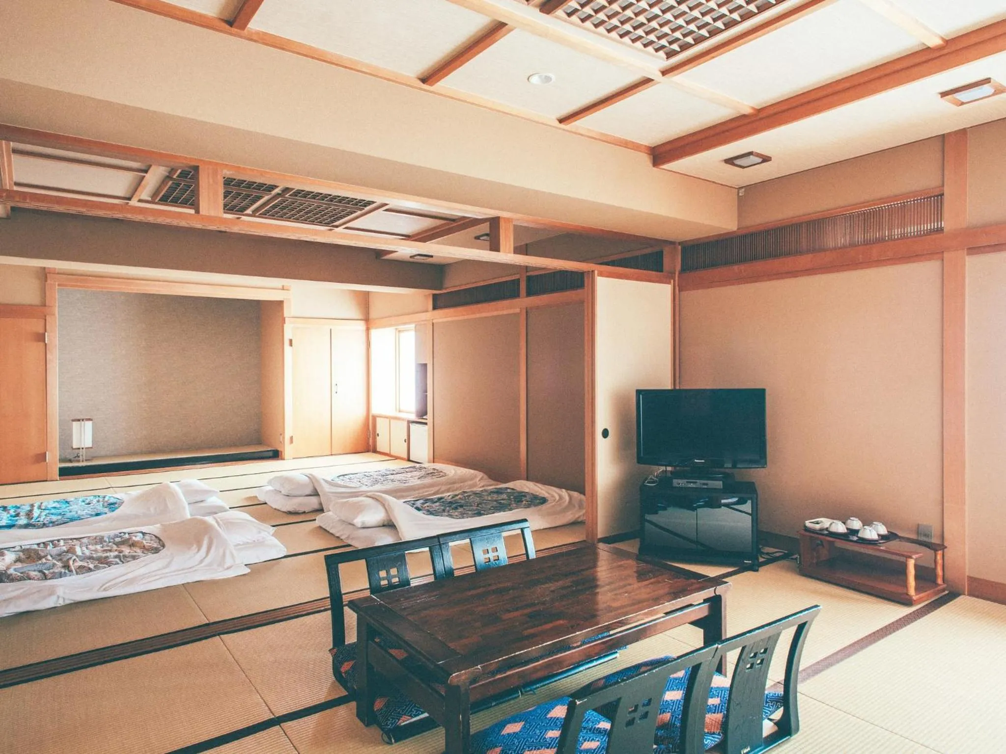 Photo of the whole room, Bed in Kanazawa Kokusai Hotel