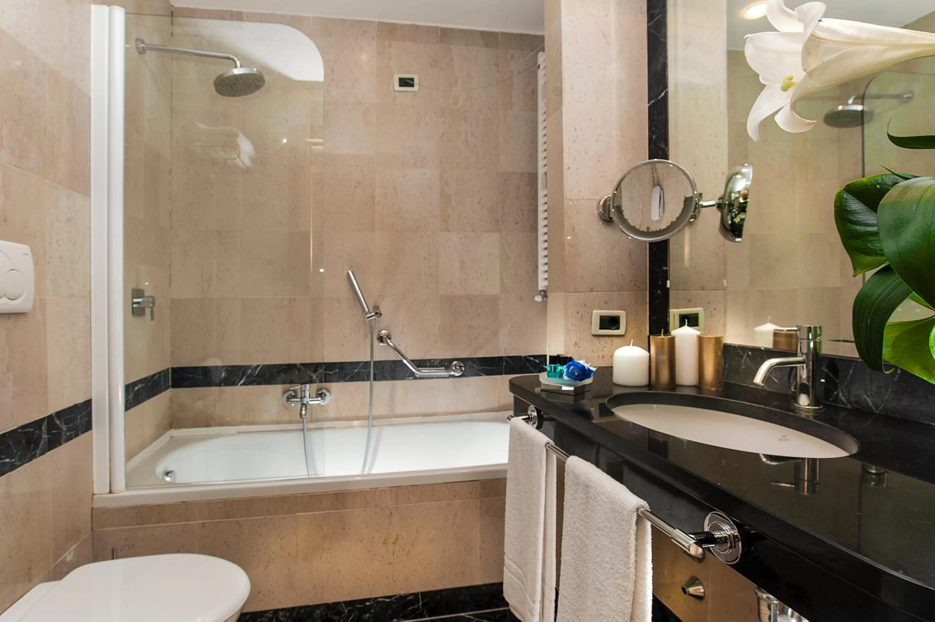 Bathroom in Cardinal Hotel St. Peter