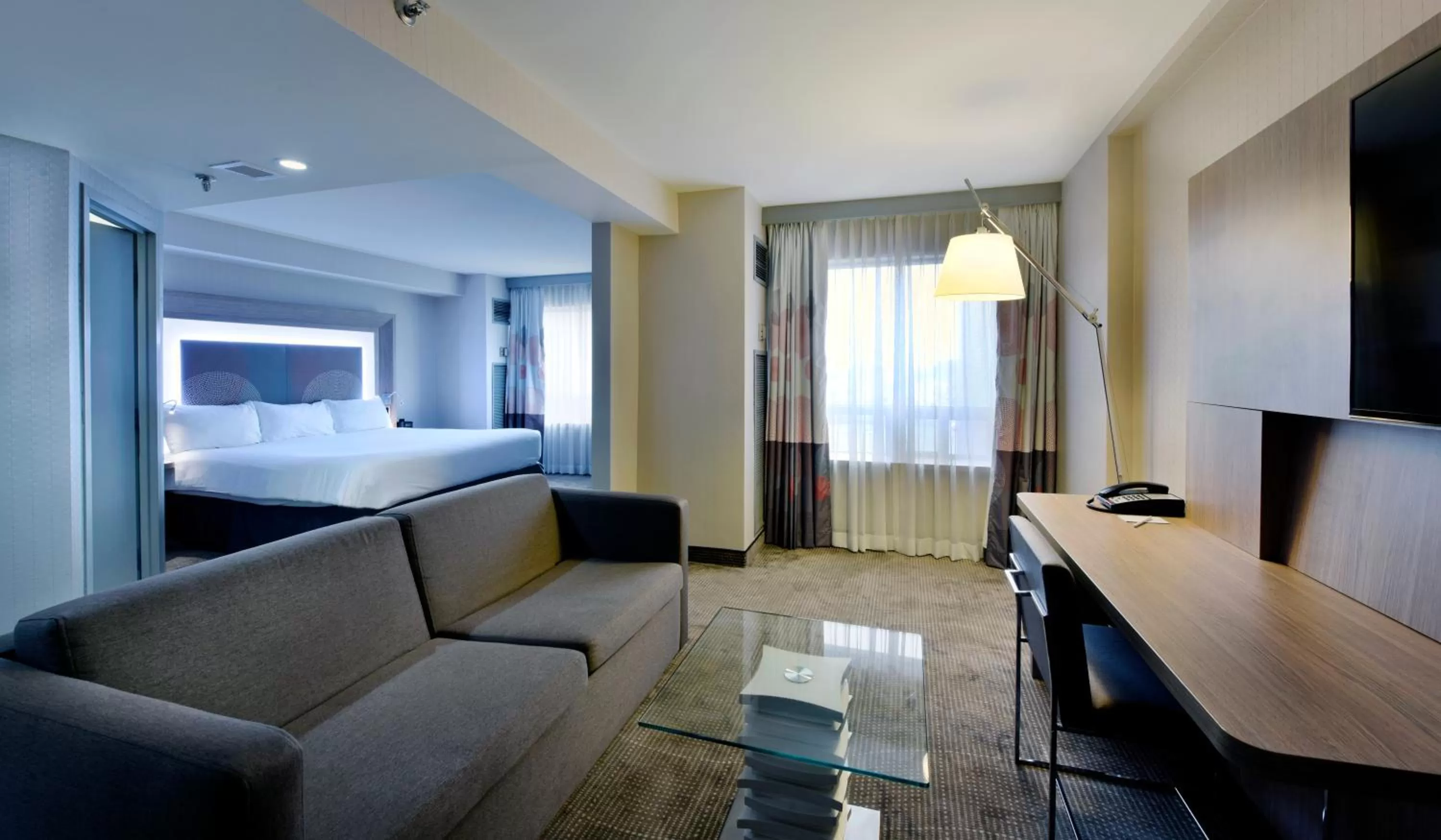 Living room, Bed in DoubleTree by Hilton Ottawa Downtown