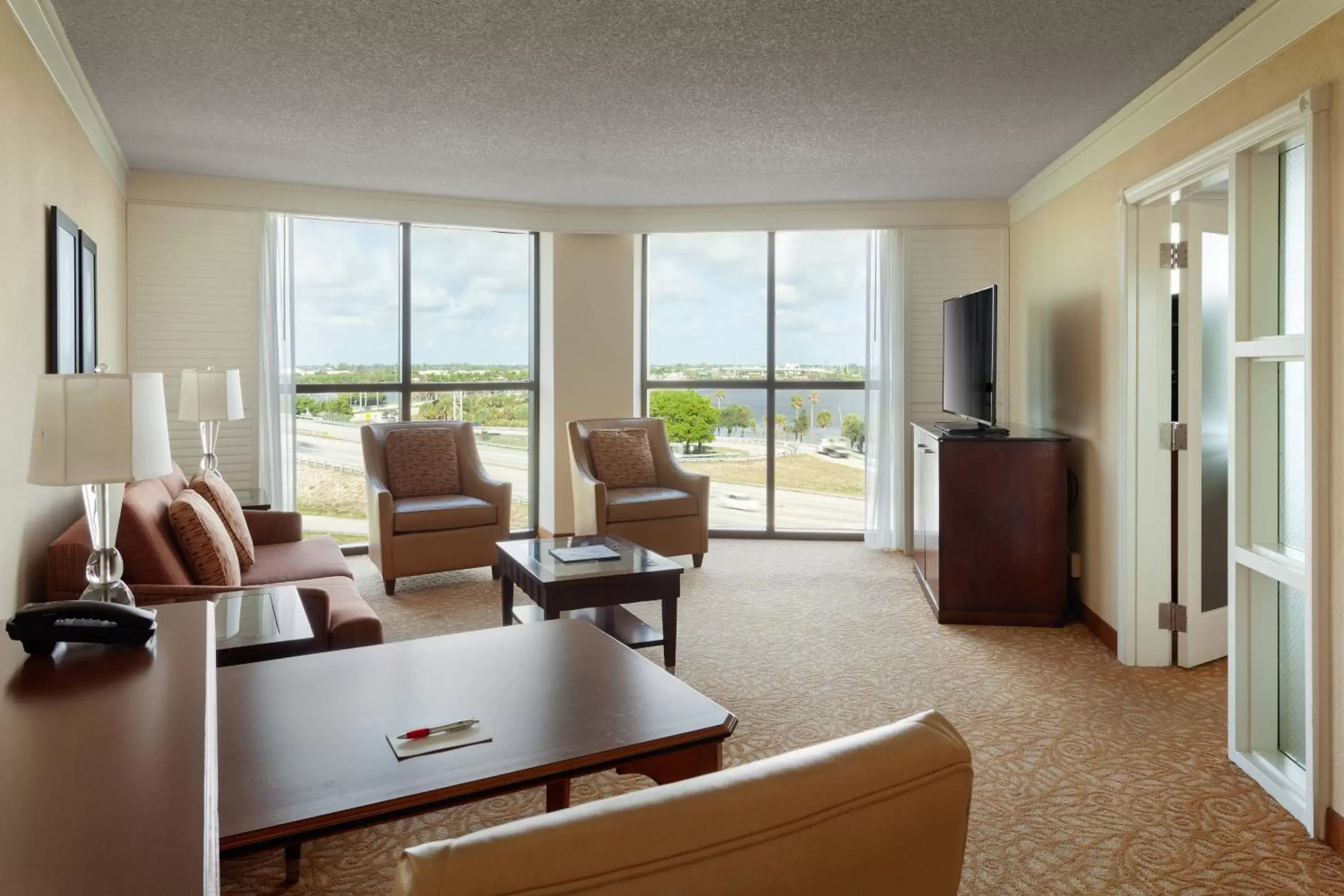 Living room, Seating Area in West Palm Beach Marriott