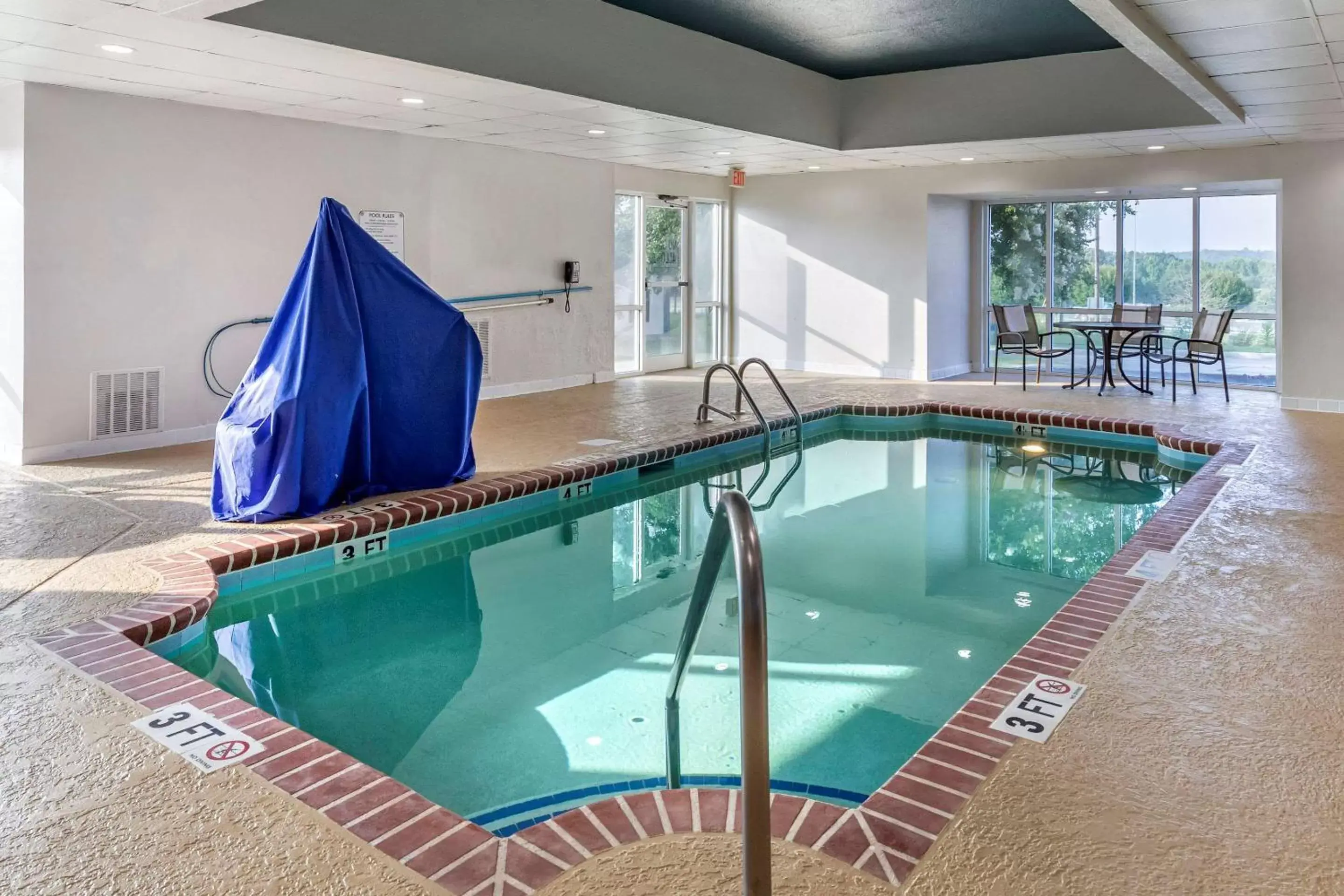 Activities, Swimming Pool in Comfort Suites Anderson-Clemson