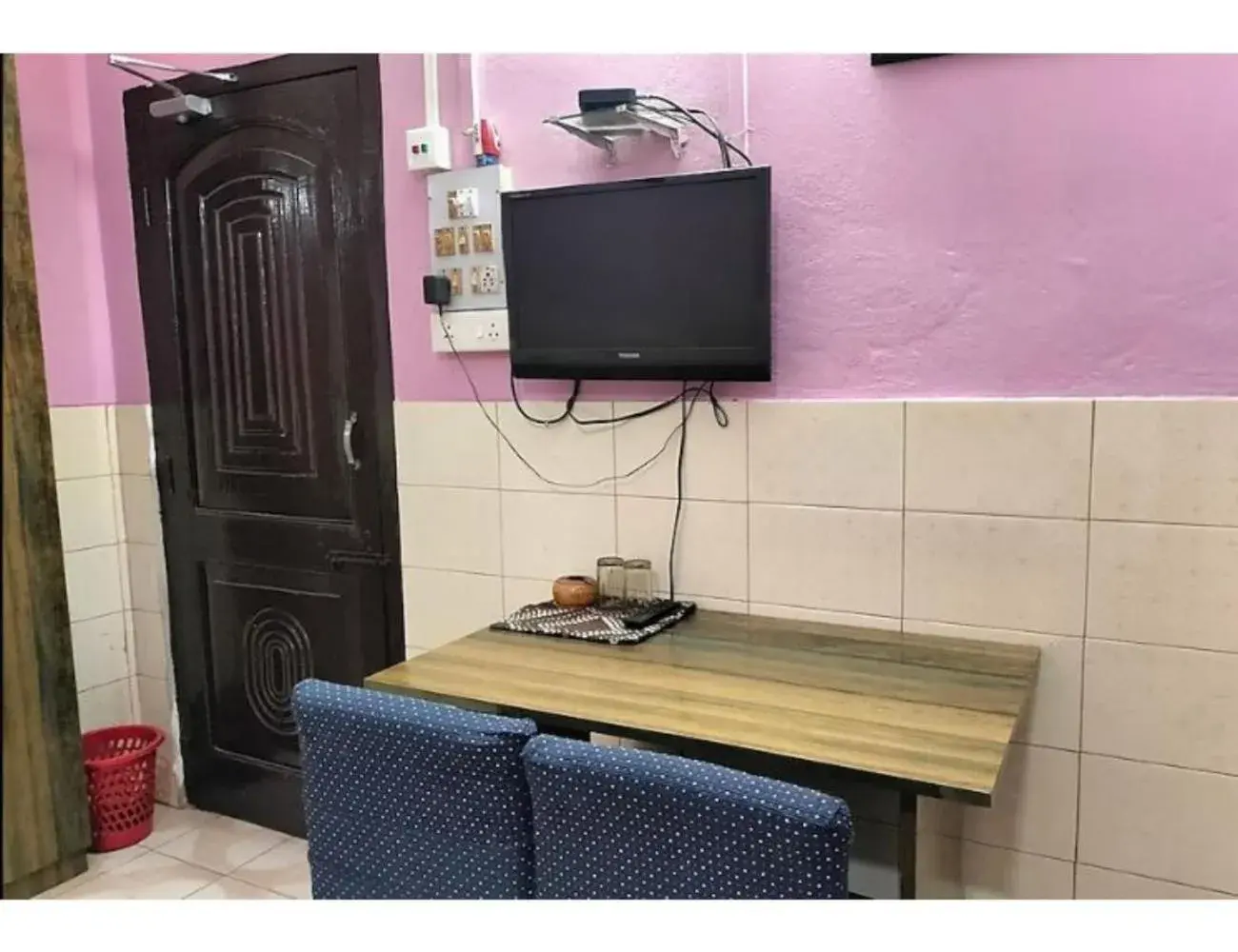 TV and multimedia, TV/Entertainment Center in Goroomgo Central Guest House Agartala