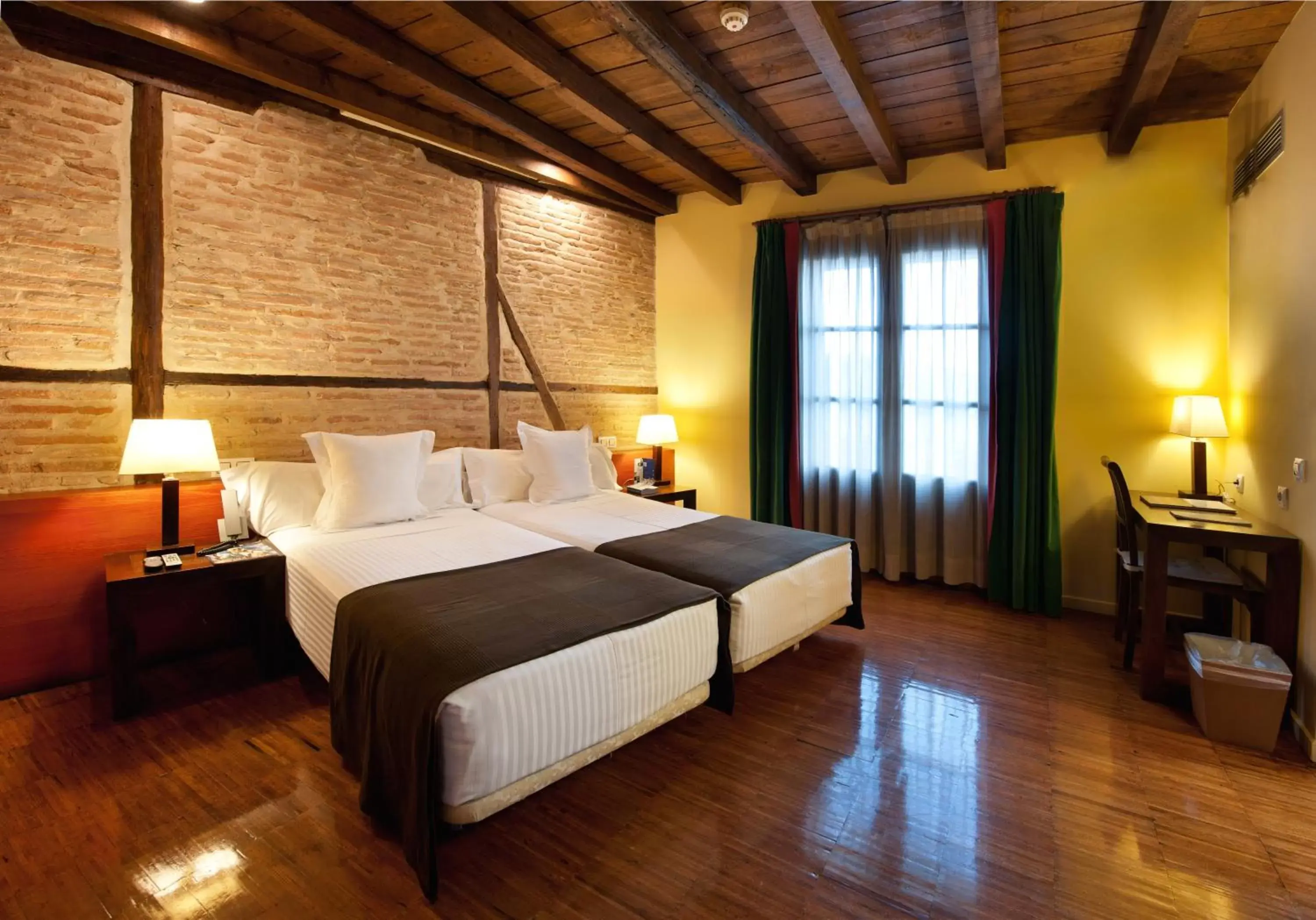 Photo of the whole room, Bed in Abad Toledo