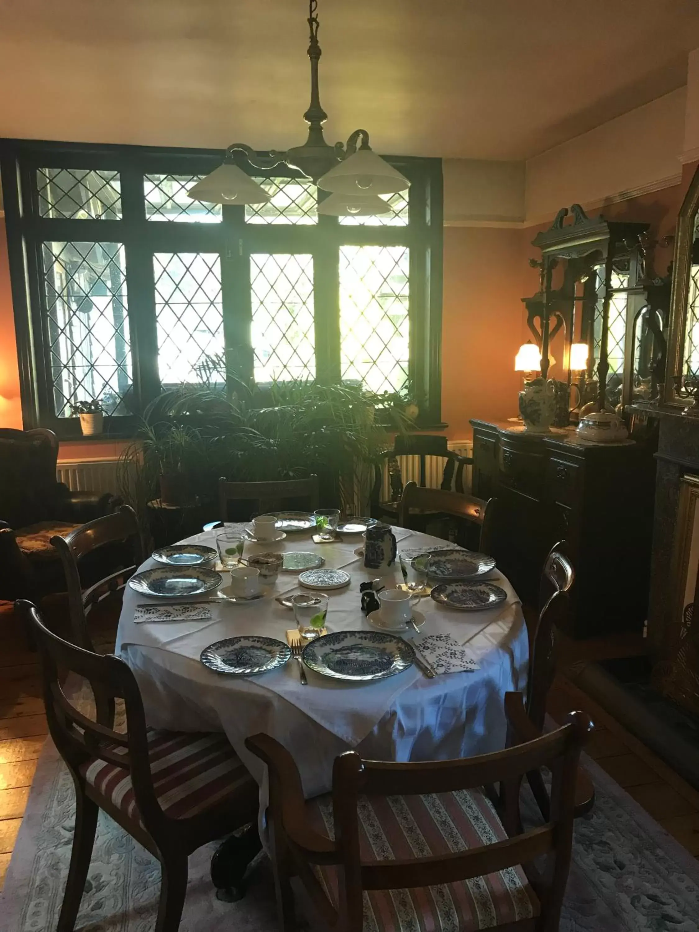 Restaurant/Places to Eat in Harry's bed and breakfast