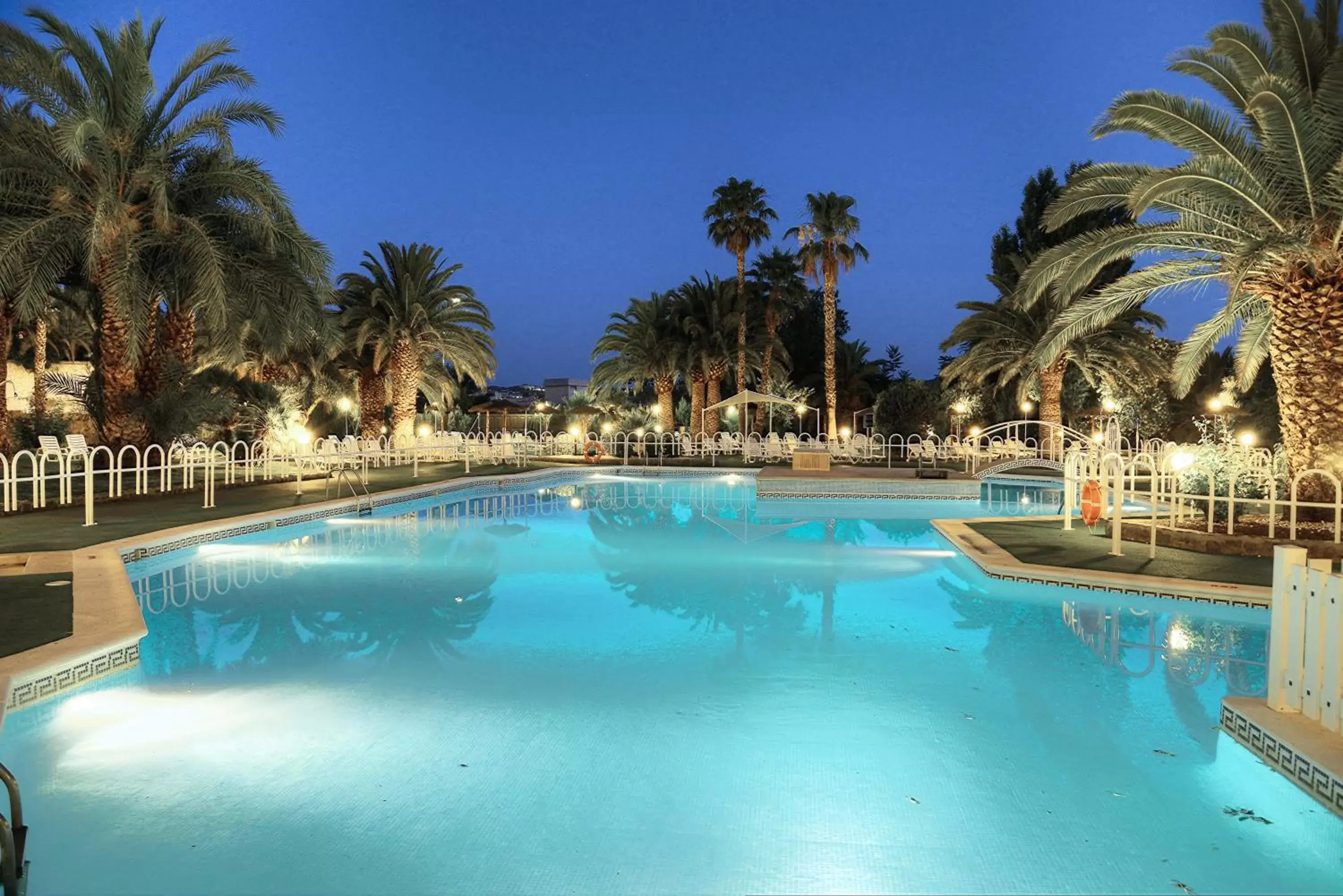 Swimming Pool in Beatriz Toledo Auditorium & Spa