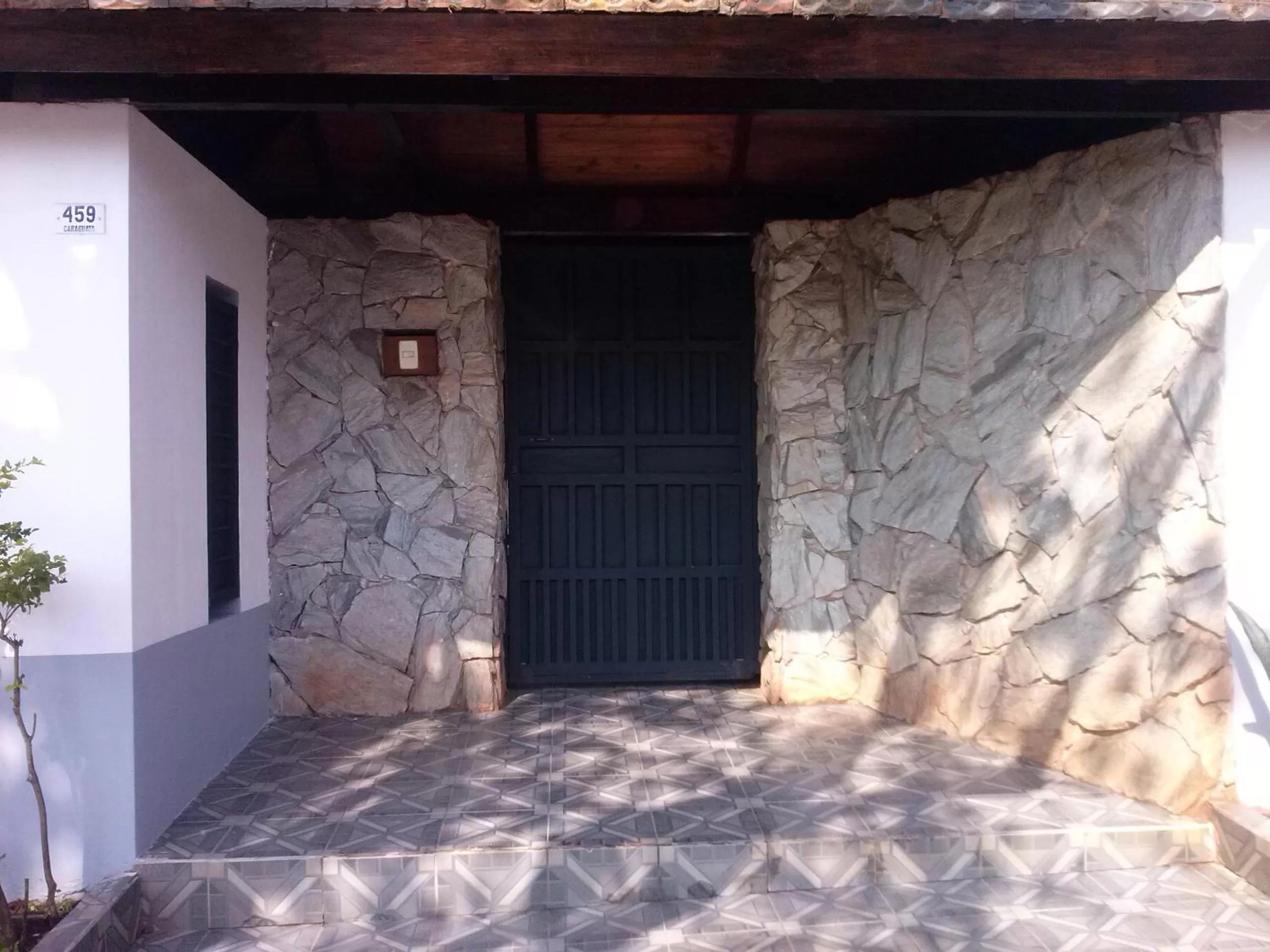 Facade/entrance in Petit Hotel Caraguata