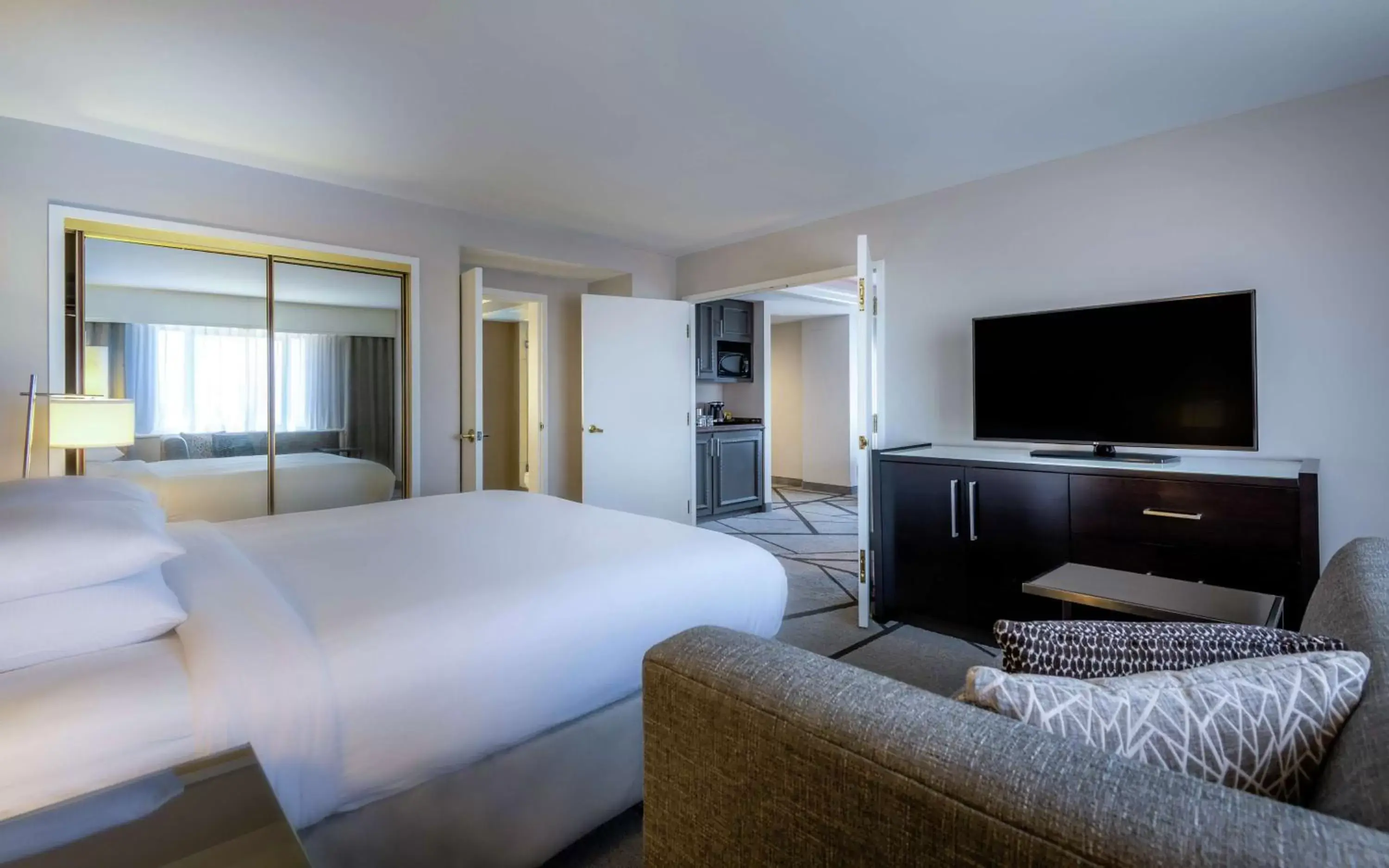 Bed in DoubleTree by Hilton Los Angeles Norwalk