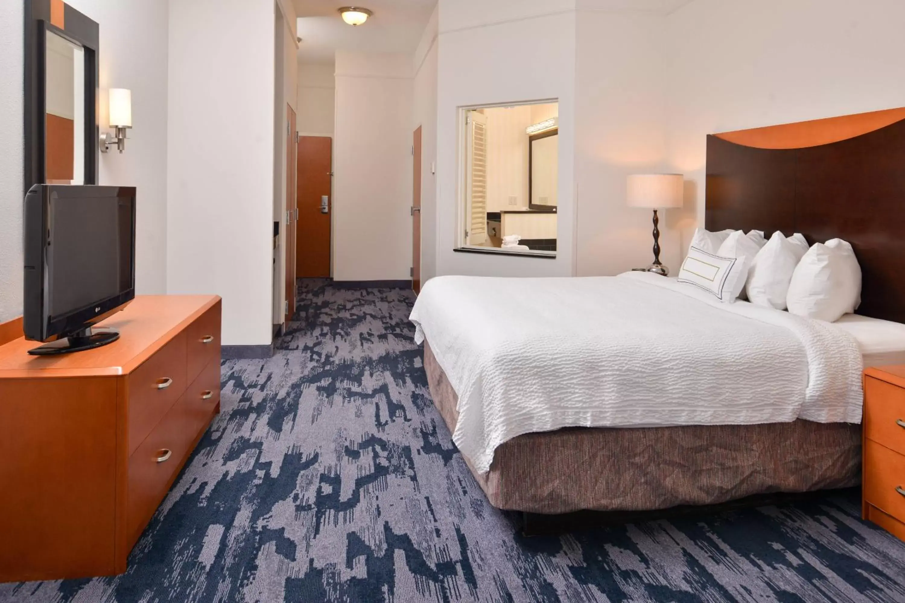 Photo of the whole room, Bed in Fairfield Inn and Suites by Marriott Birmingham Pelham/I-65