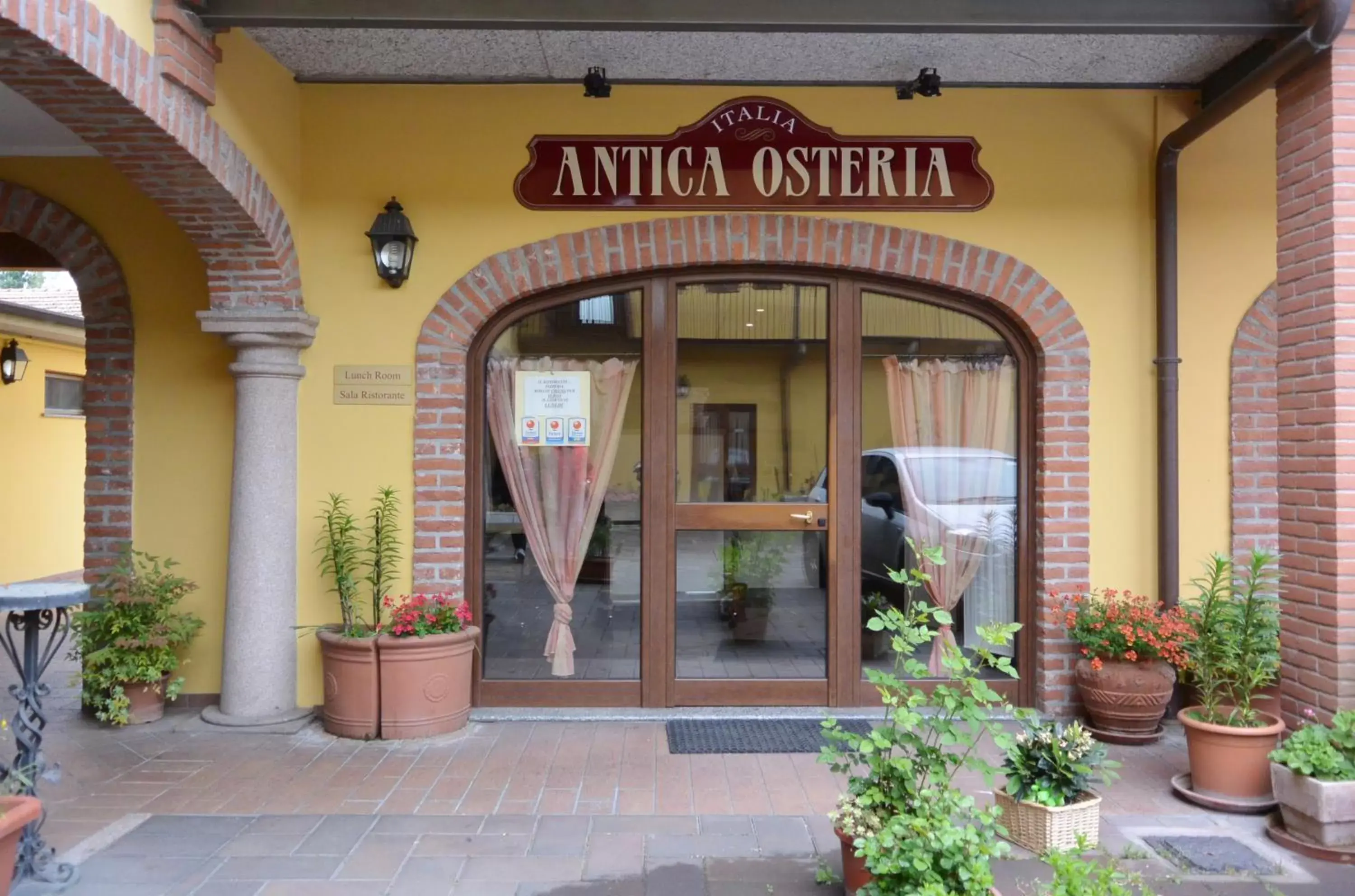 Property building in Hotel Ristorante Italia