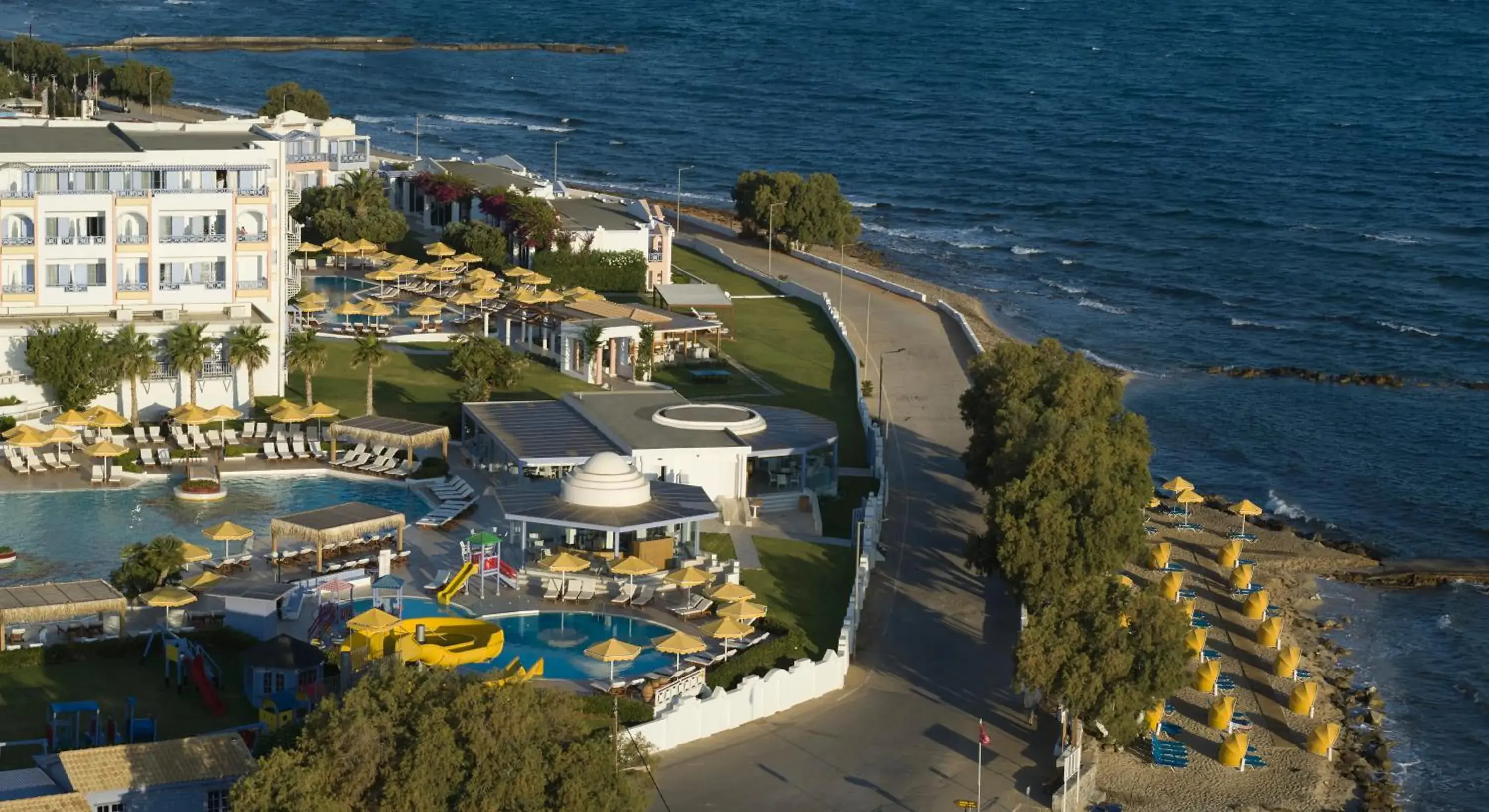 Property building, Bird's-eye View in Serita Beach Hotel