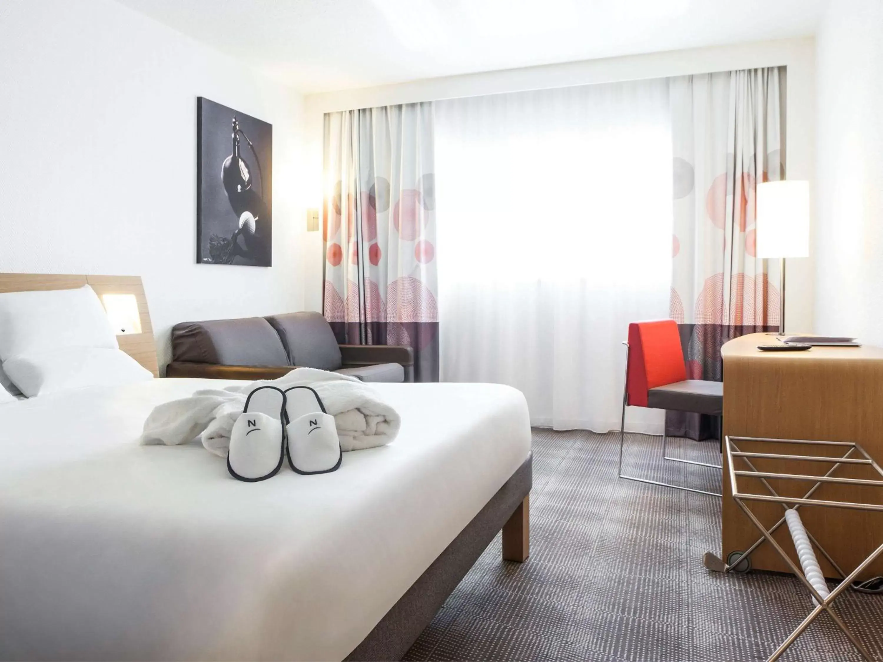 Photo of the whole room, Bed in Novotel Saint-Quentin en Yvelines