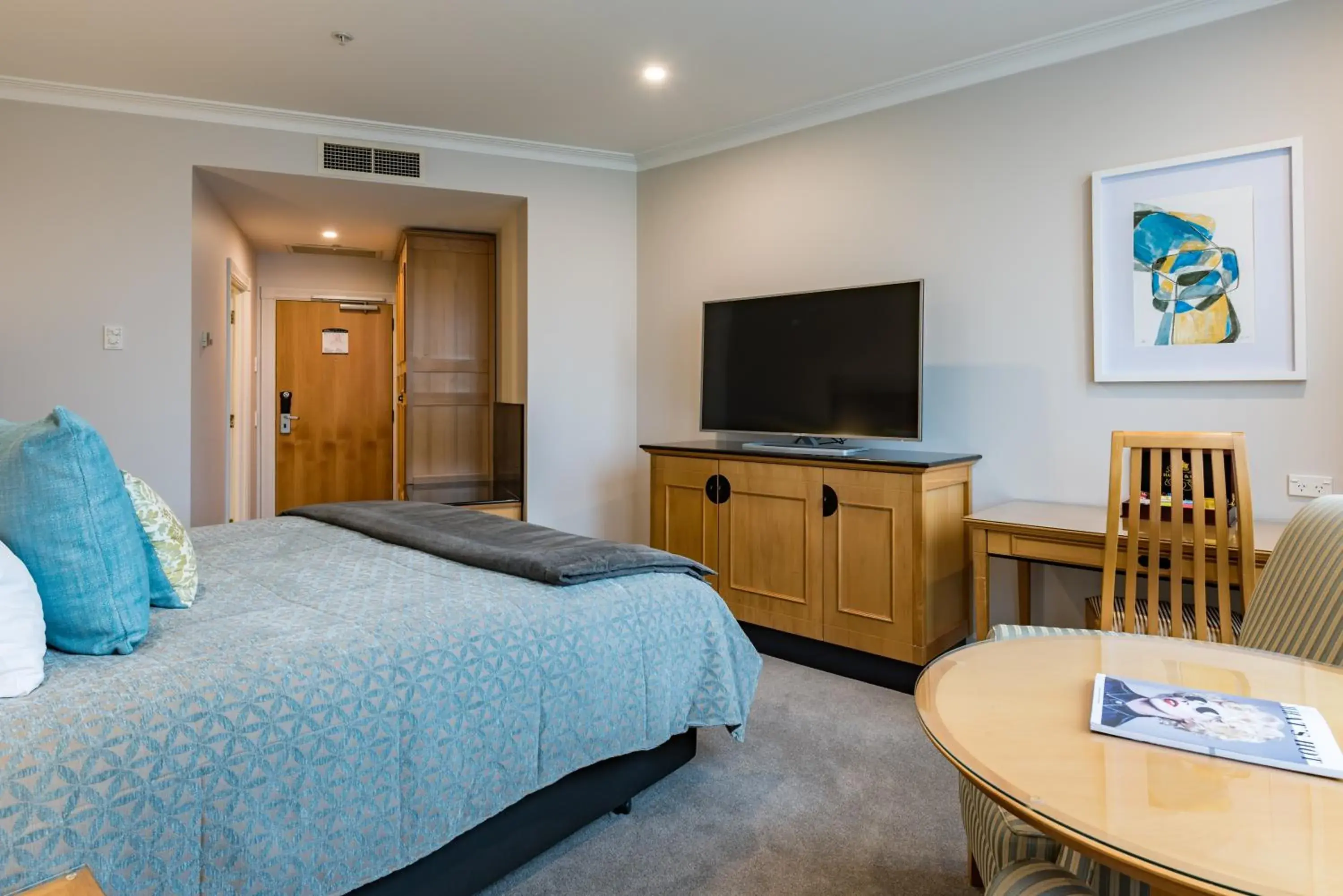 Photo of the whole room, TV/Entertainment Center in Distinction Christchurch Hotel