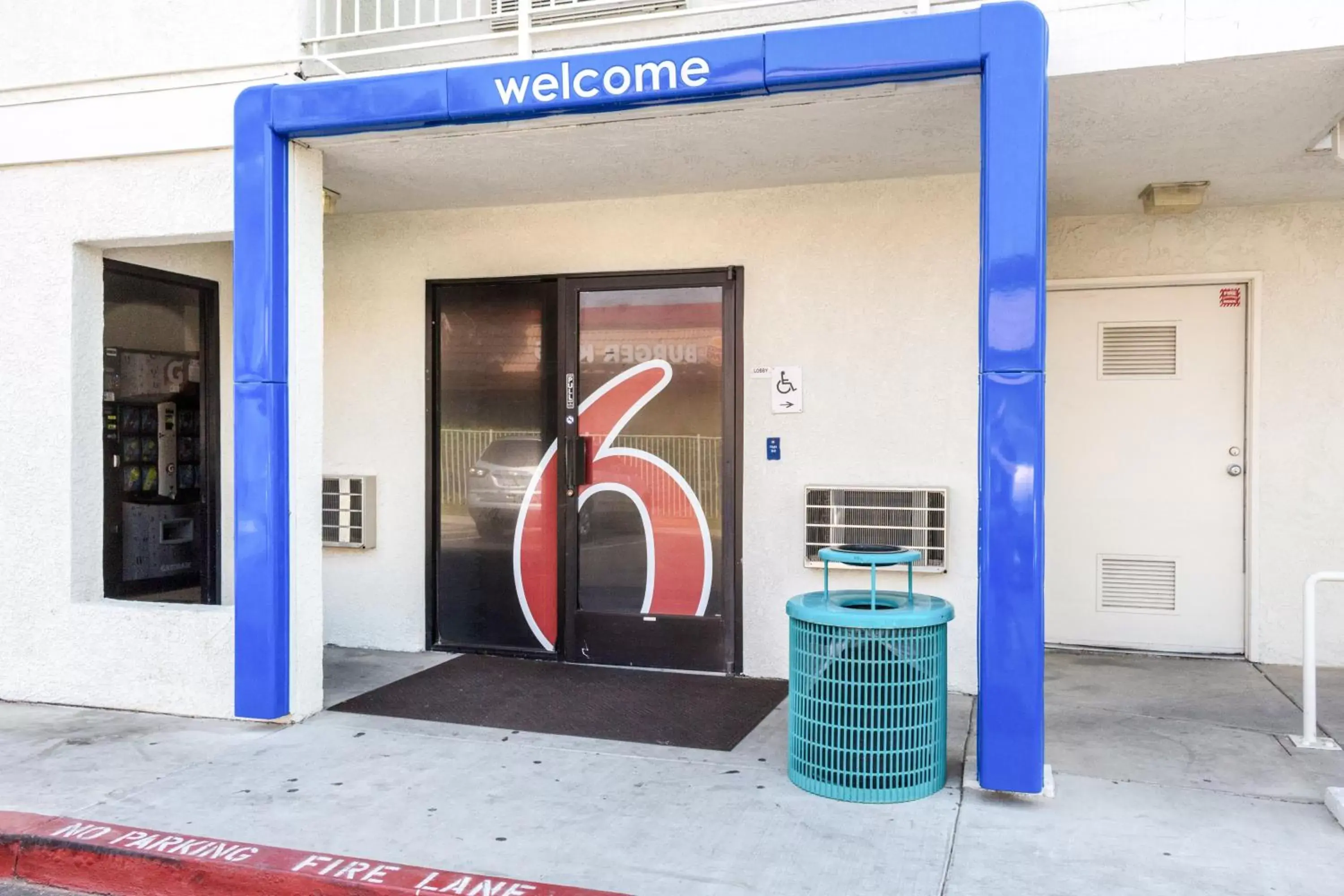 Facade/entrance in Motel 6-Bakersfield, CA - East