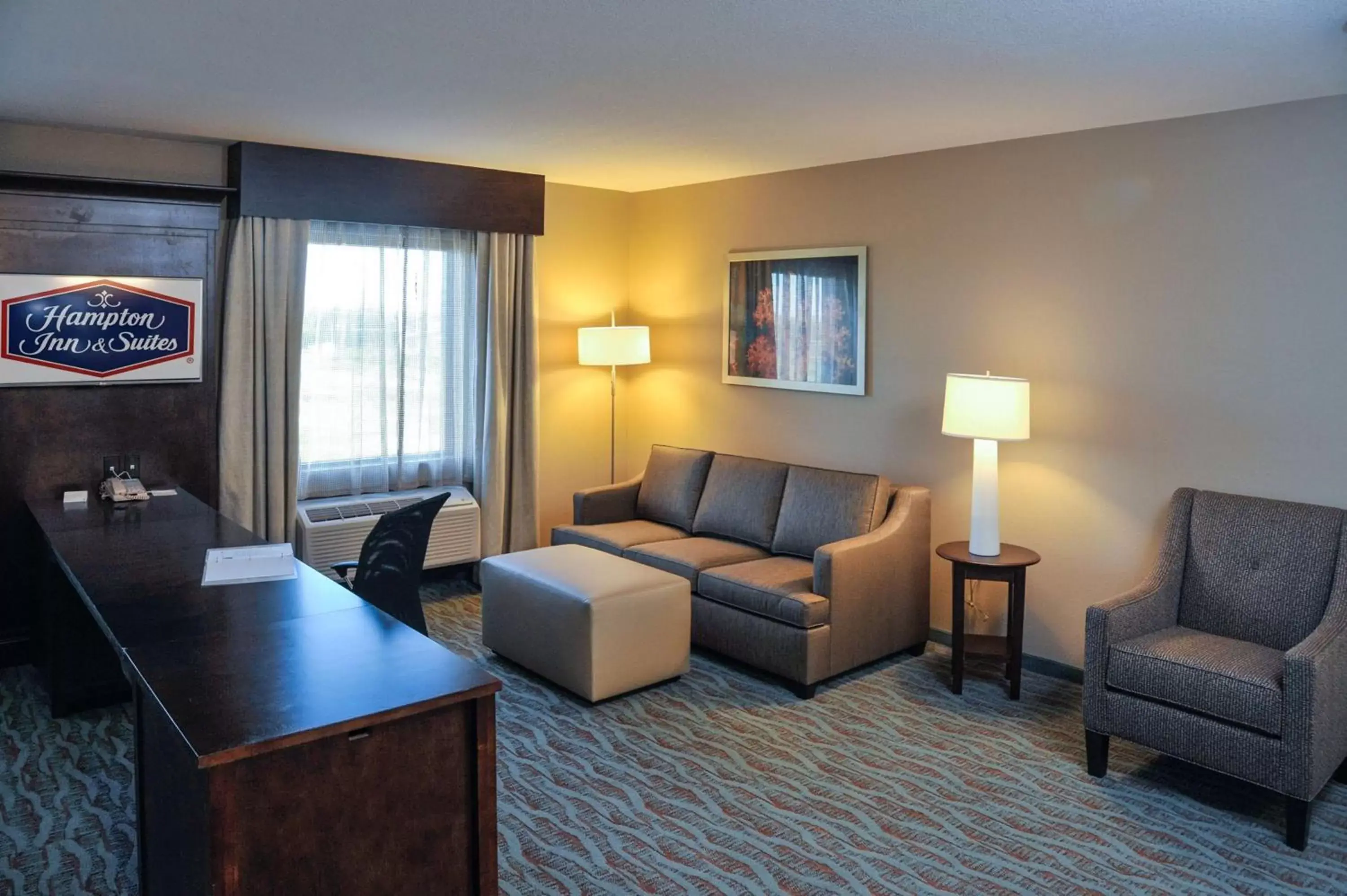 Living room, Seating Area in Hampton Inn & Suites Gulfport