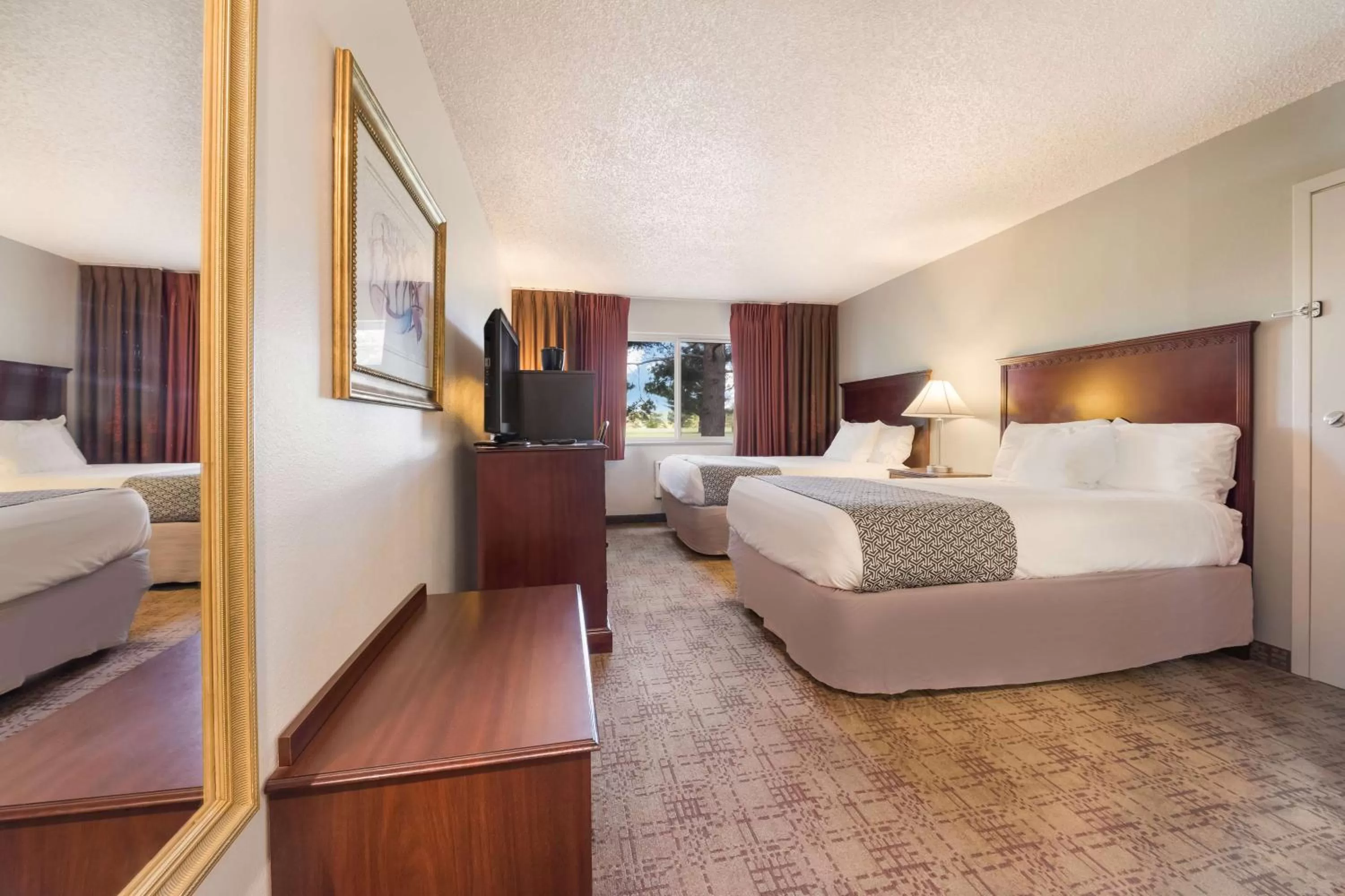 Bedroom, Bed in SureStay Hotel by Best Western Thomson