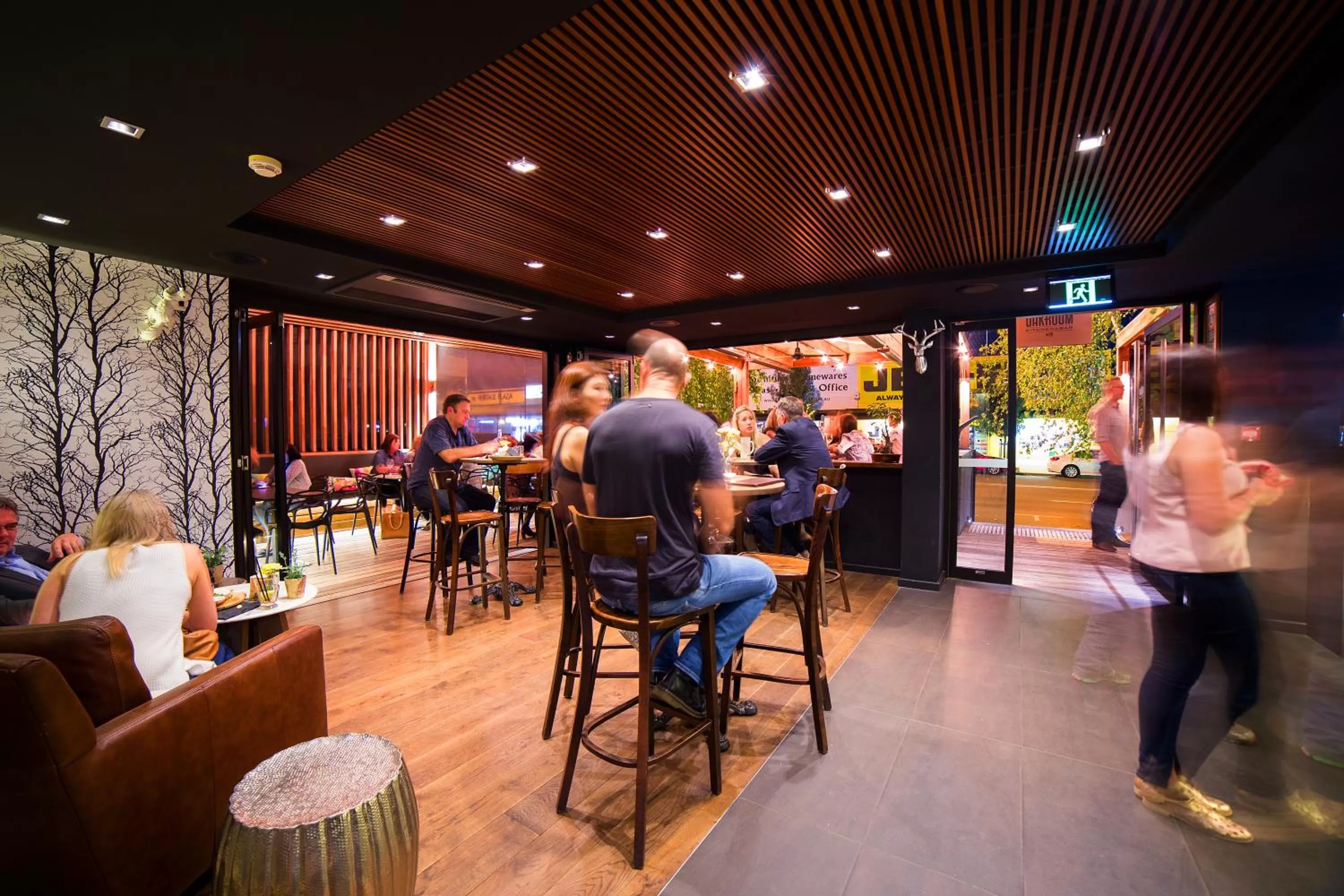 Restaurant/places to eat in Townhouse Hotel