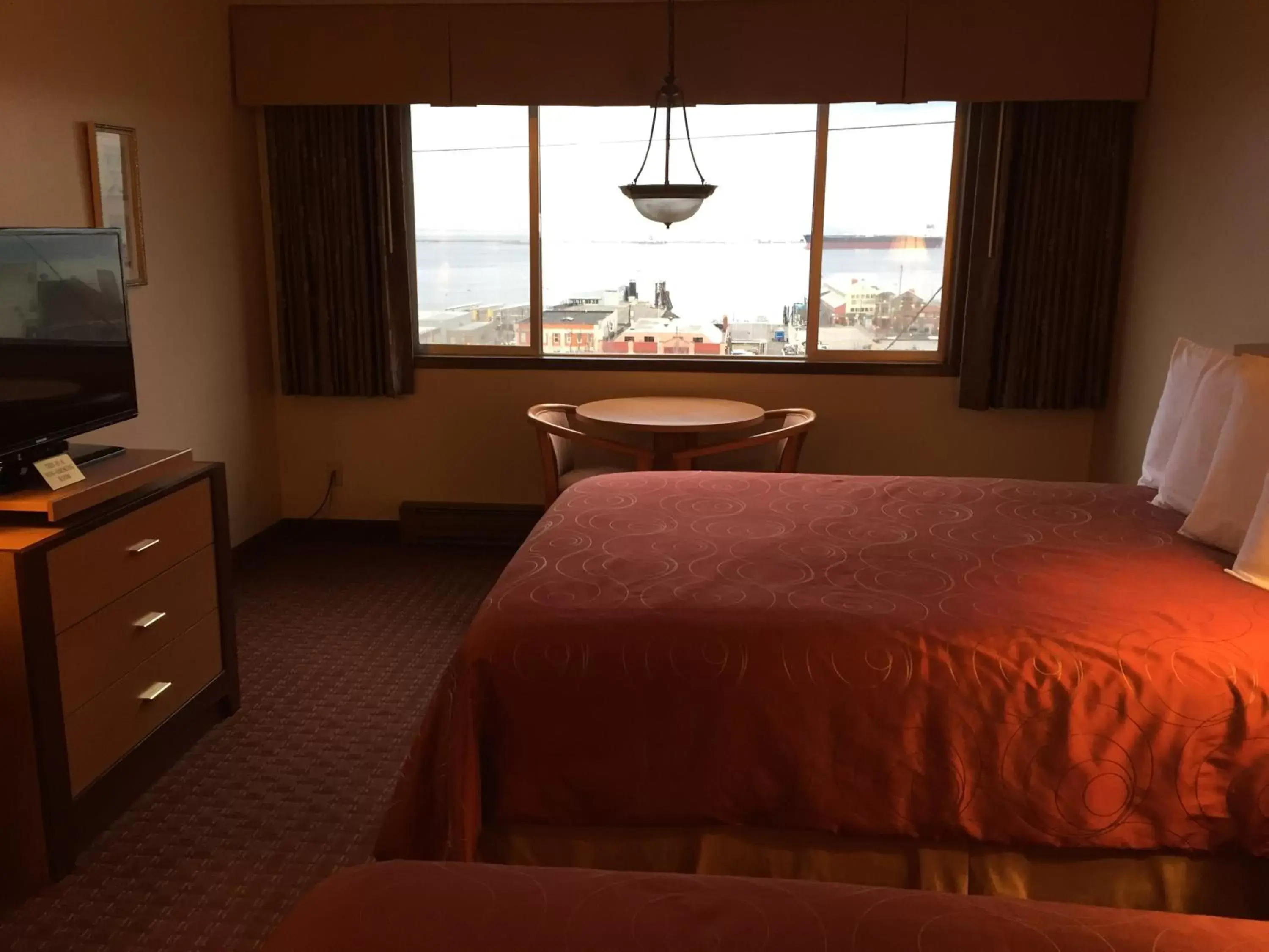 Sea view, Bed in Port Angeles Inn
