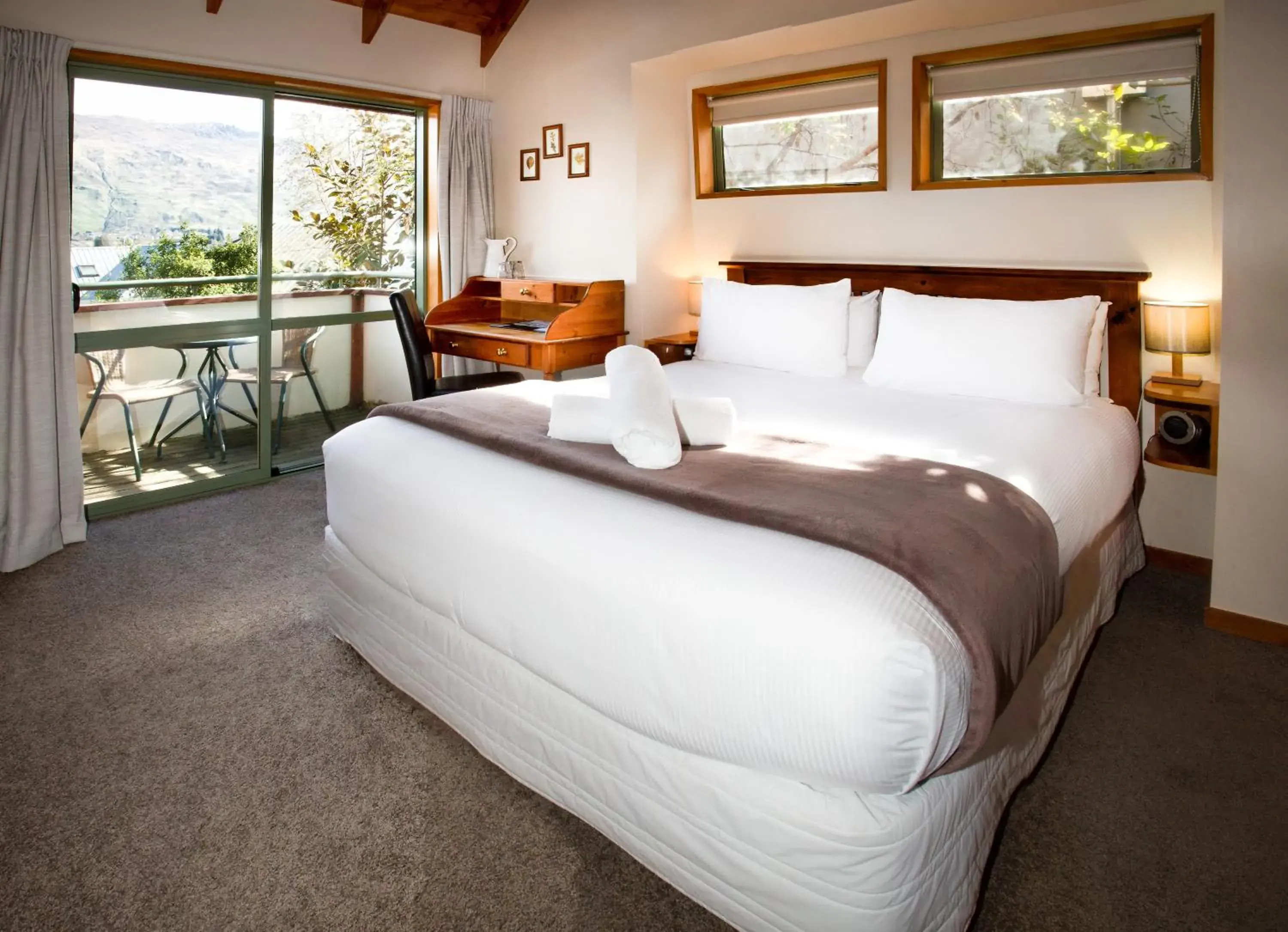 Bedroom, Bed in Te Wanaka Lodge