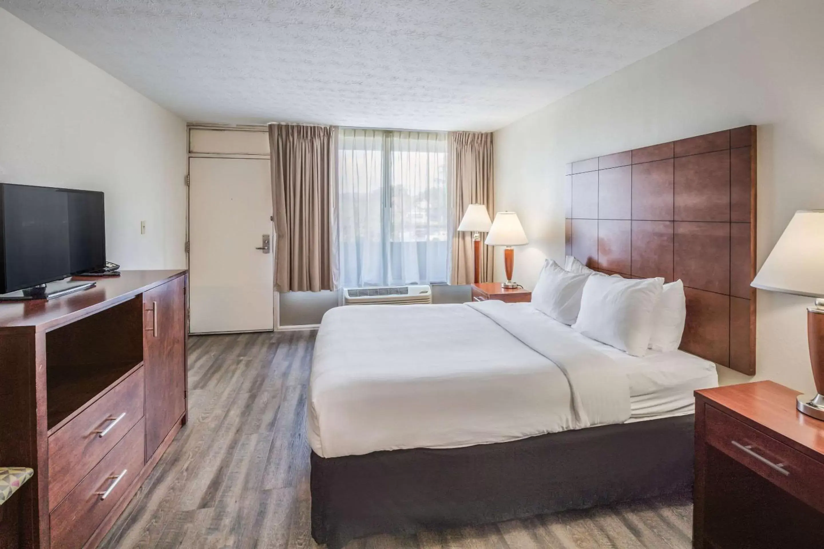 Bedroom, Bed in Suburban Studios Middlesboro Bedroom, Bed in Suburban Studios Middlesboro