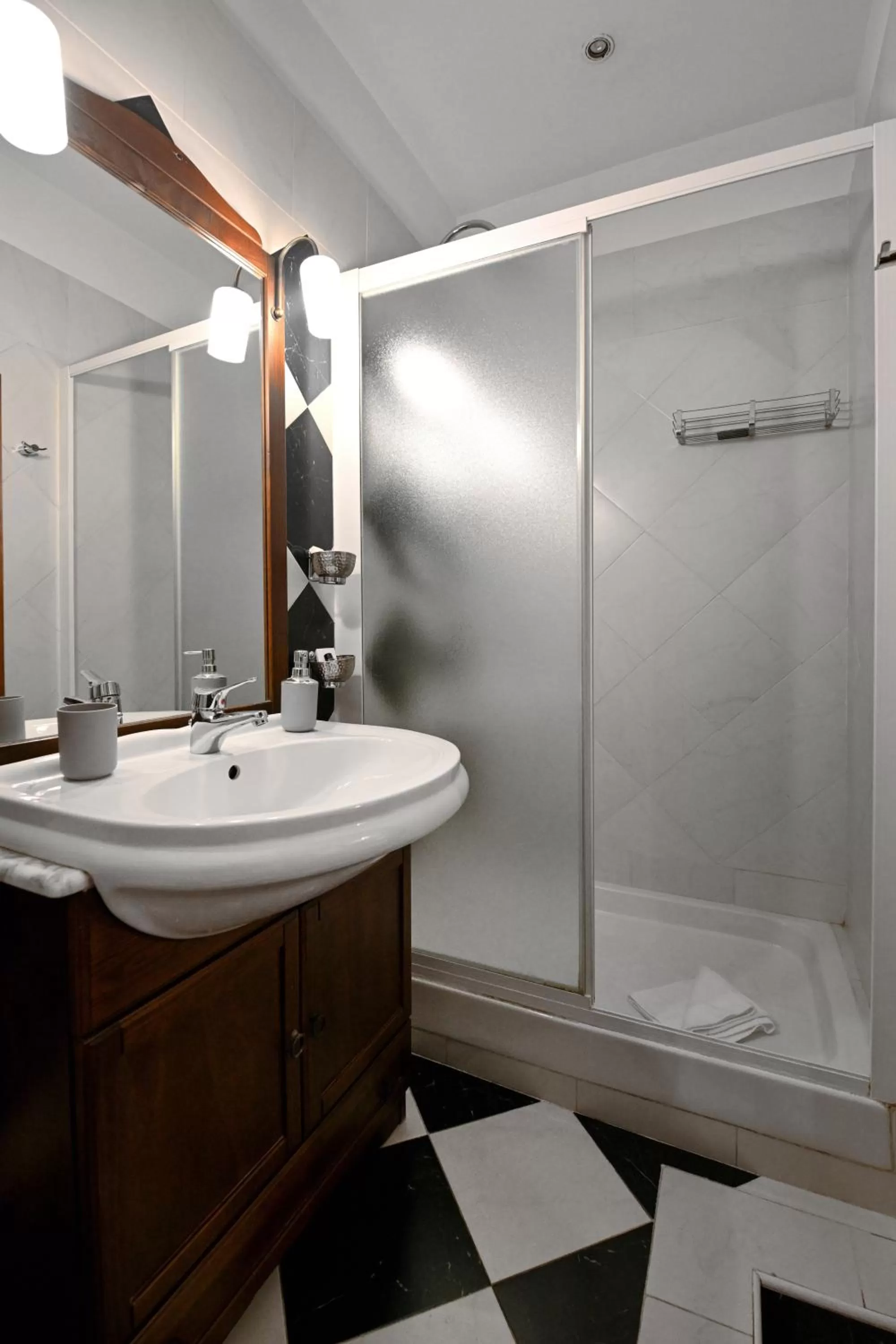 Shower, Bathroom in Residenze Romanae - Vicolo dell'Aquila