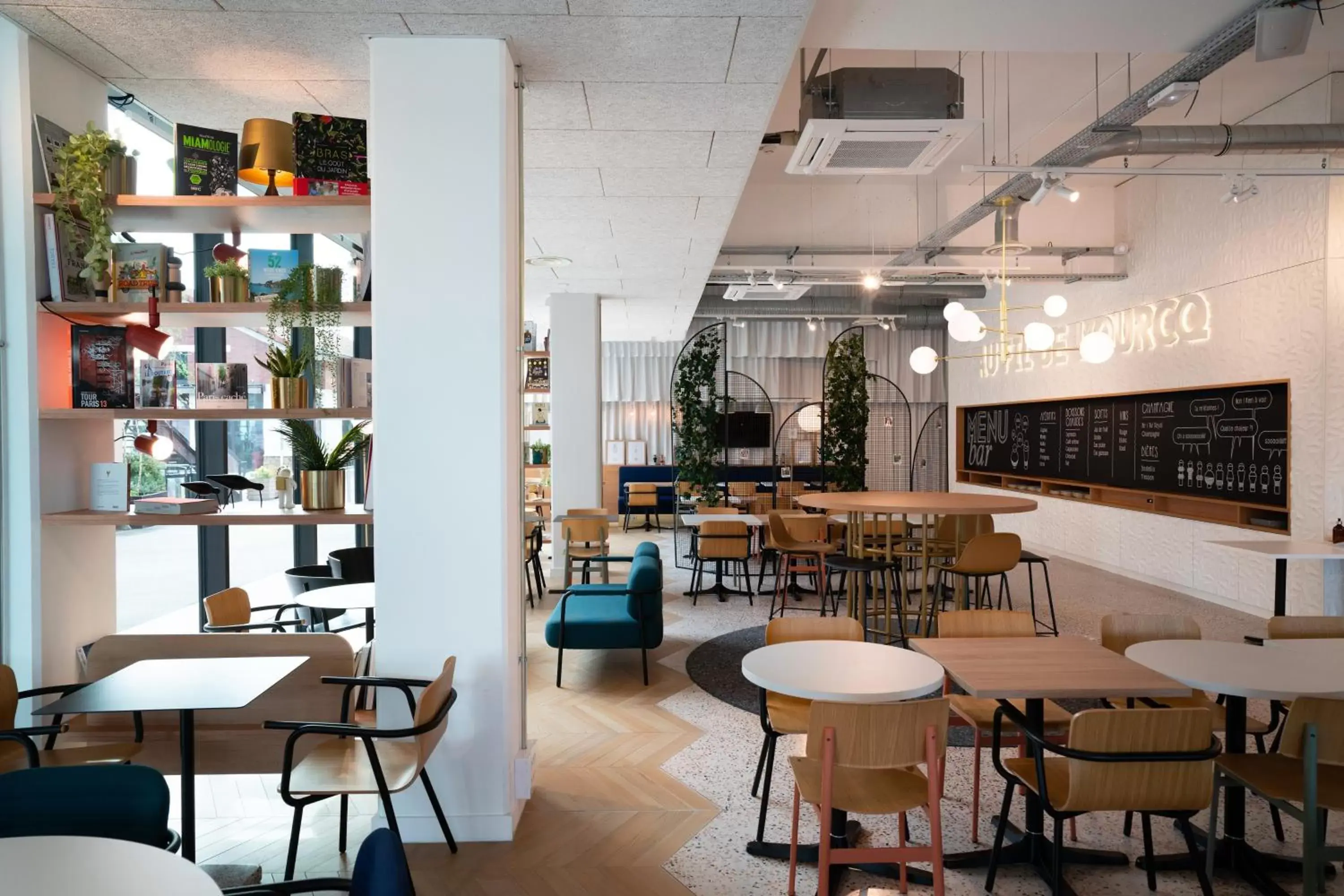 Lobby or reception in ibis Styles Paris Romainville Lobby or reception in ibis Styles Paris Romainville