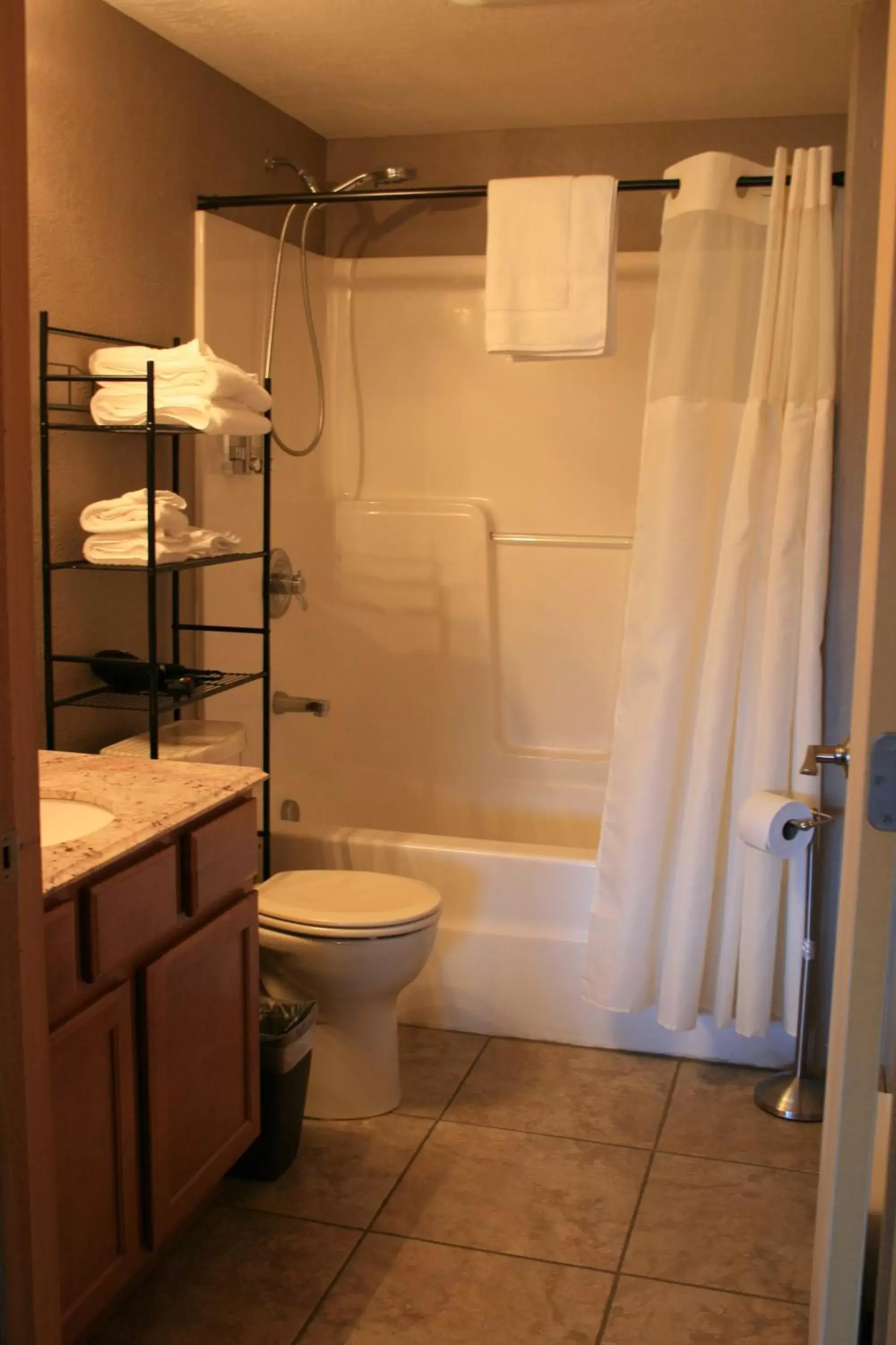 Bathroom in Crooked River Ranch Cabins