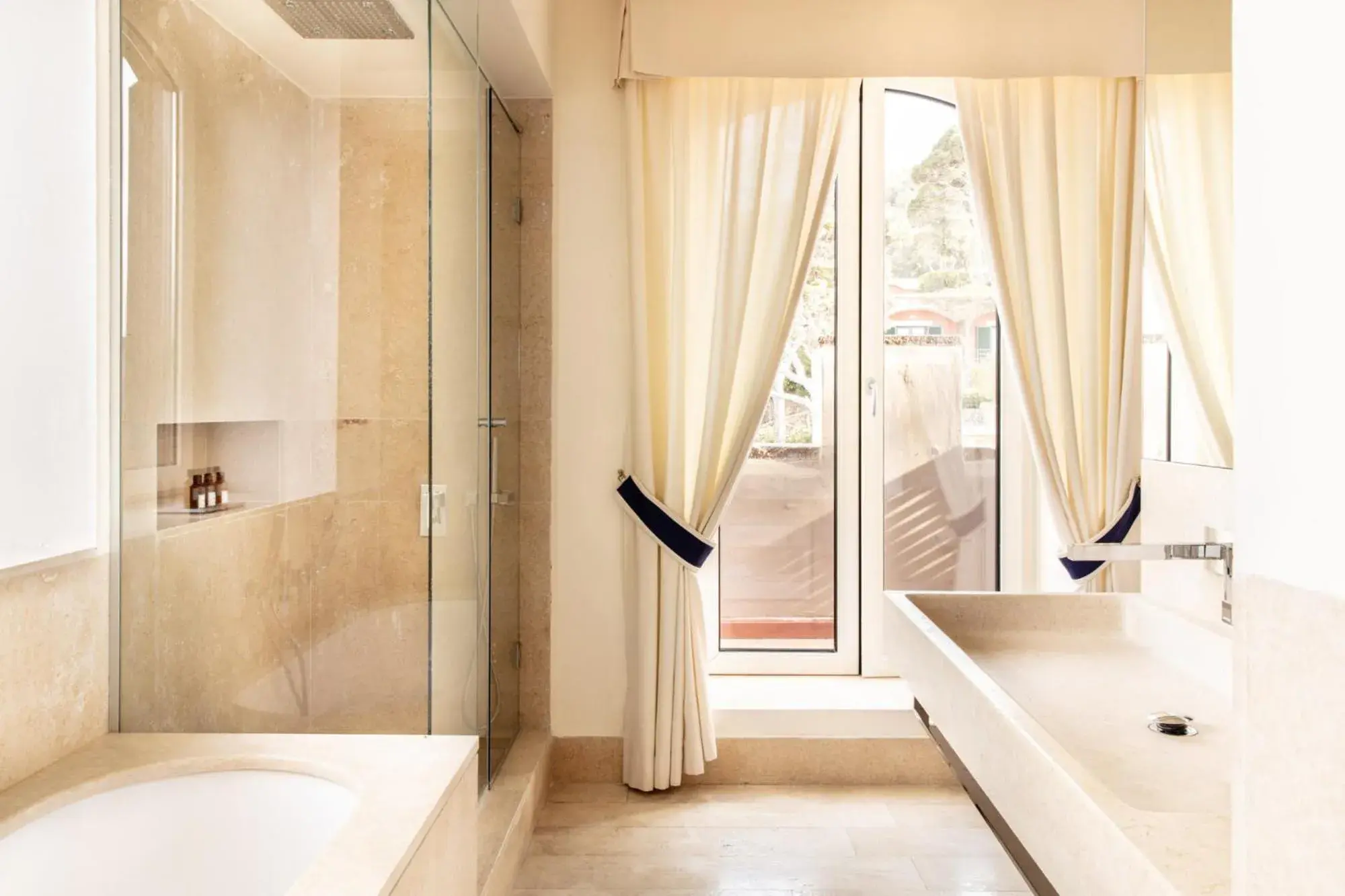 Bathroom in Mezzatorre Hotel & Thermal Spa