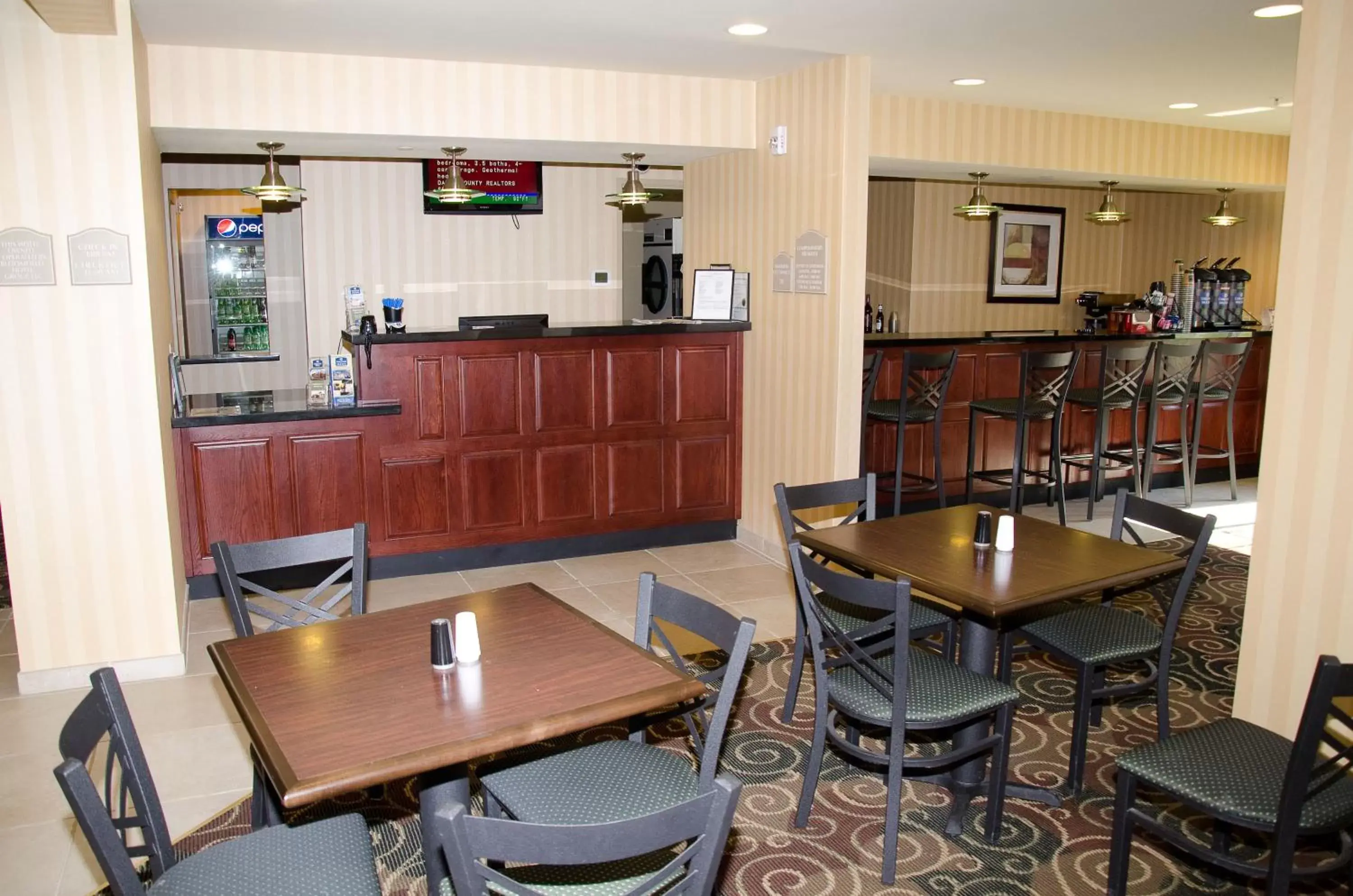 Lobby or reception, Restaurant/Places to Eat in Cobblestone Inn & Suites - Bloomfield