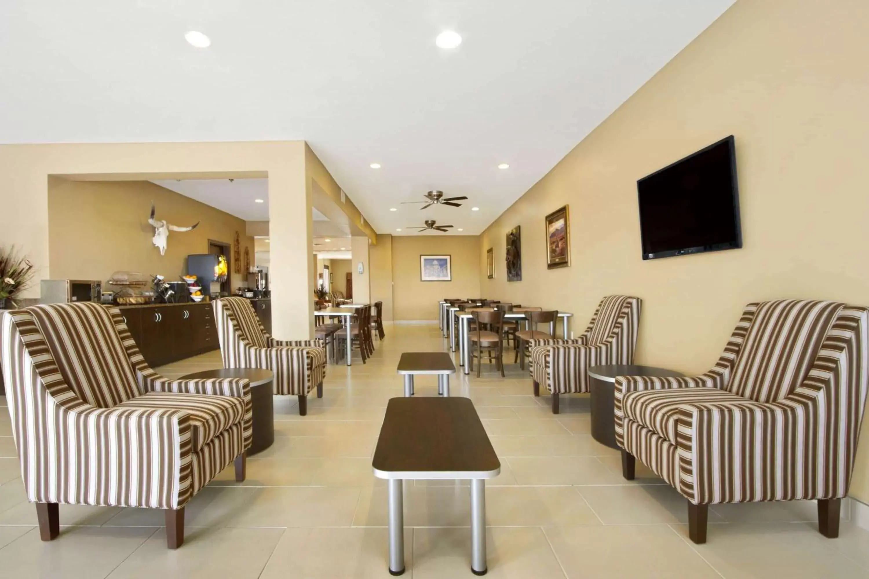 Restaurant/places to eat in Microtel Inn & Suites by Wyndham Buda Austin South