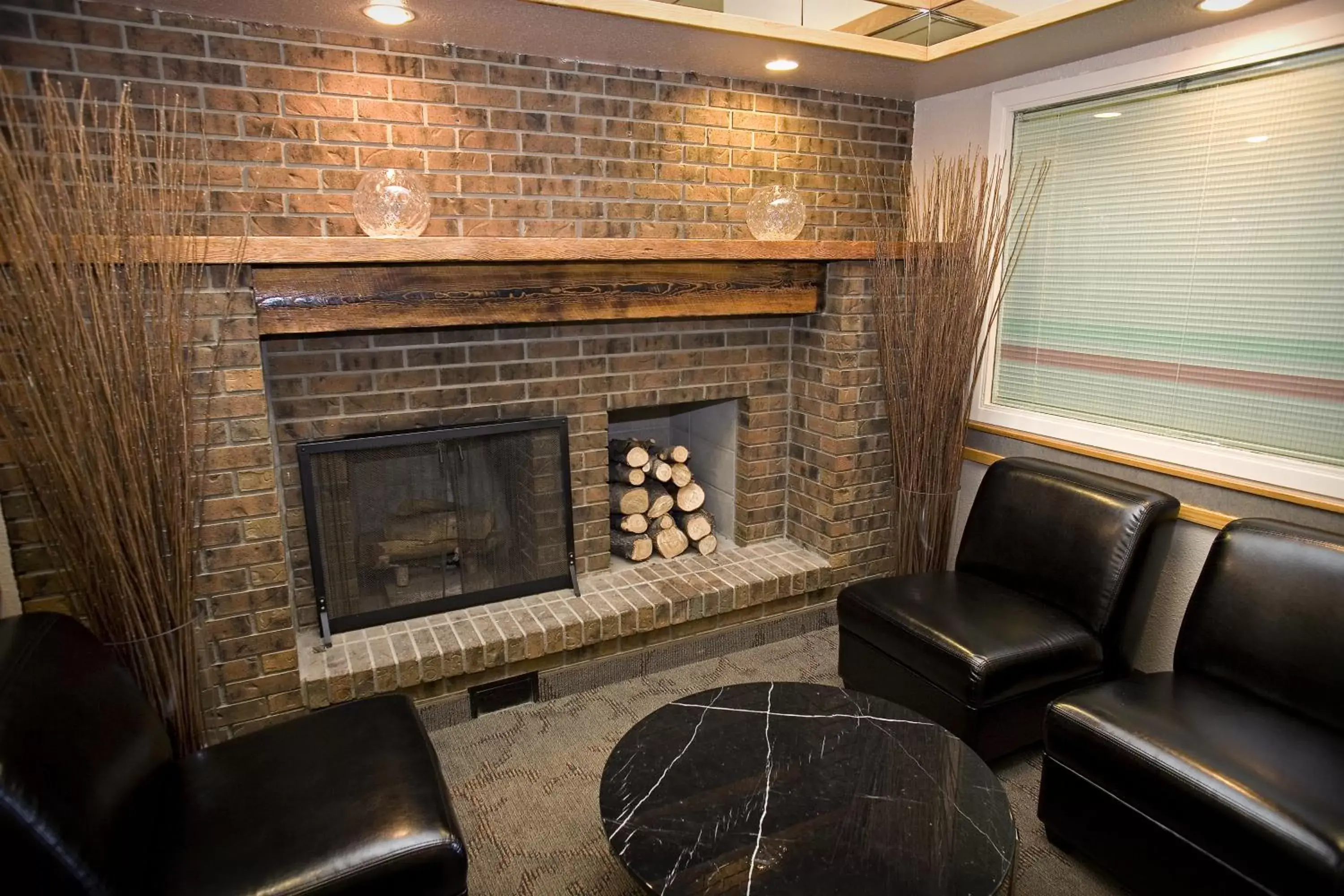 Lobby or reception, Seating Area in Heritage Inn Hotel & Convention Centre - Taber