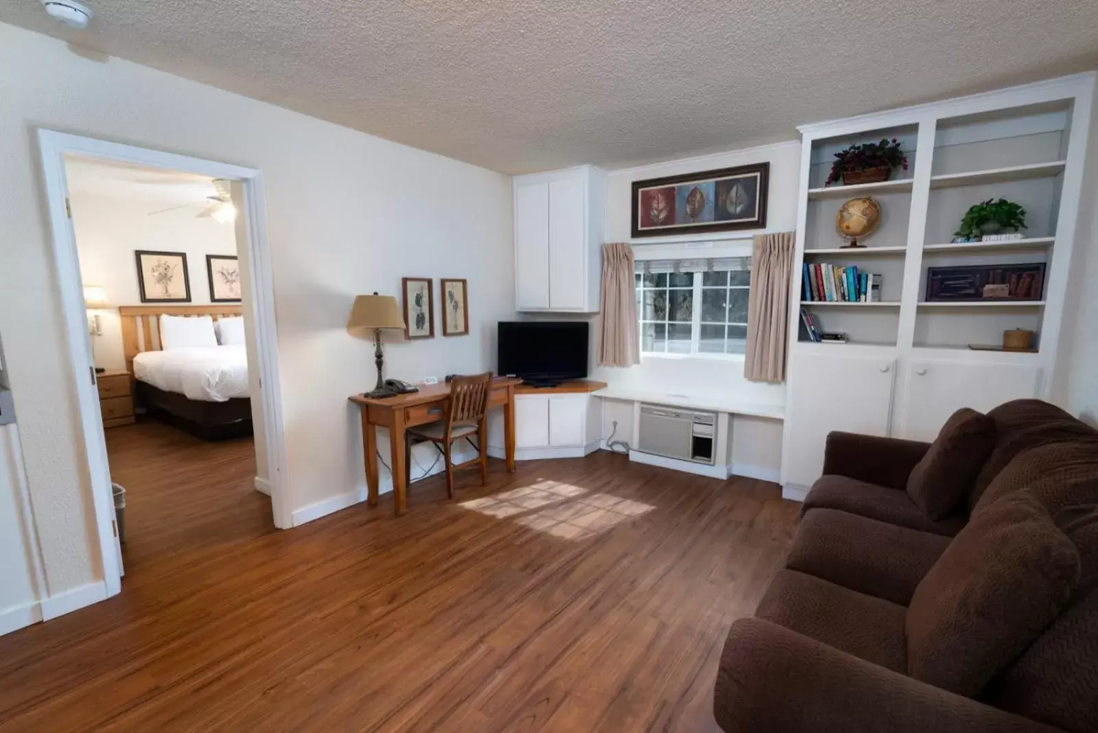 Living room in Cold Creek Inn