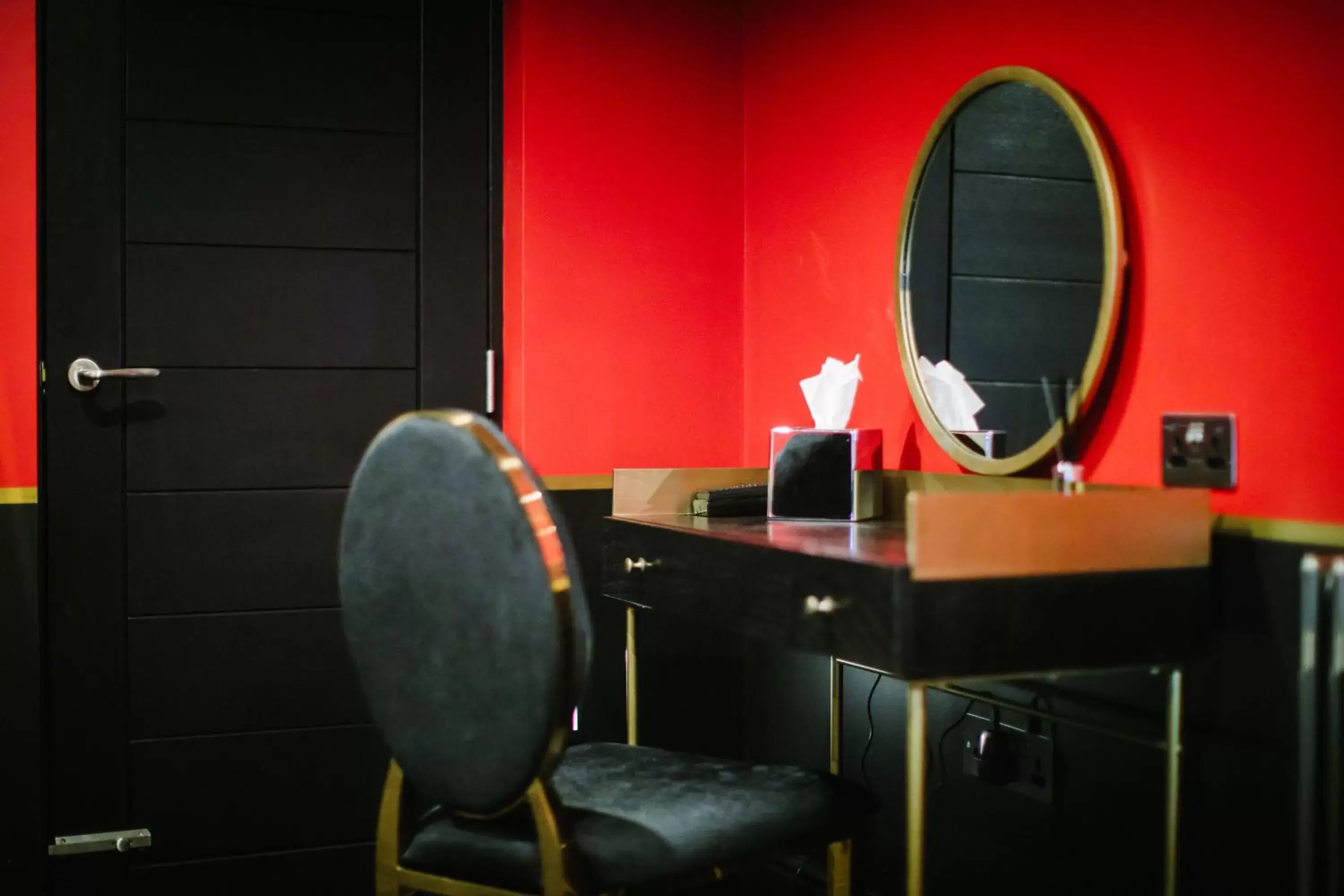 hair dresser, Bathroom in Absoluxe Suites