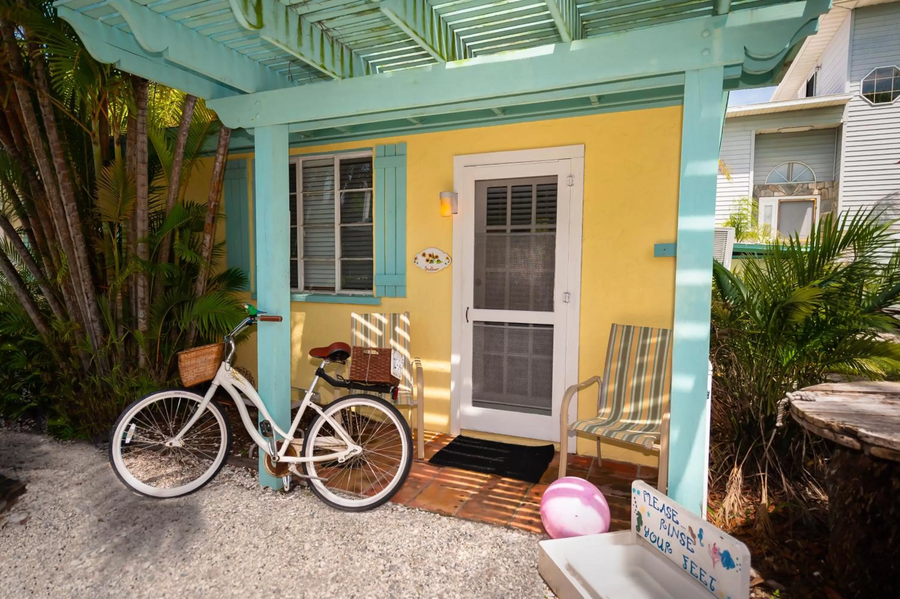 Patio in Cedar Cove Resort & Cottages