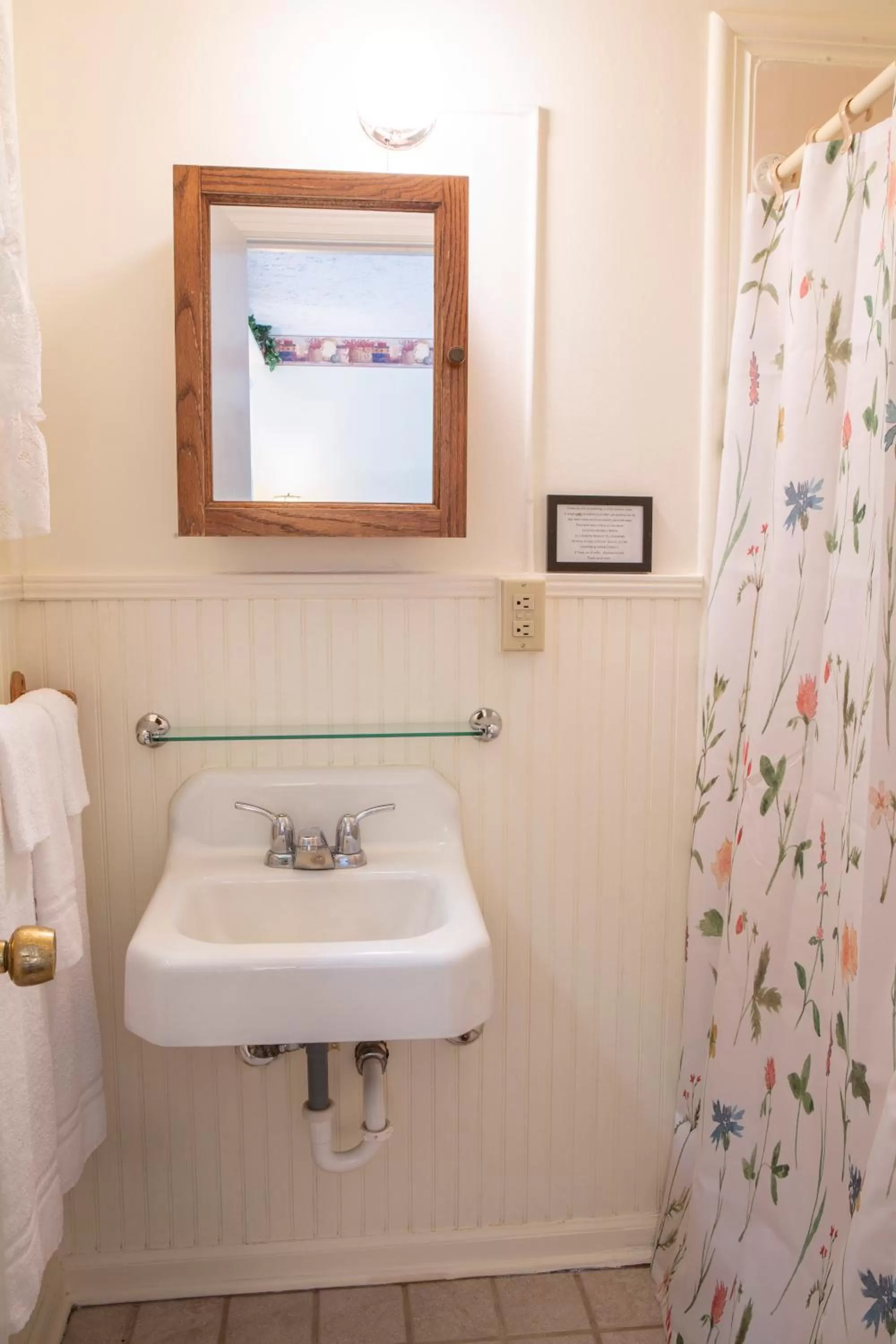 Bathroom in The Chimney Rock Inn & Cottages
