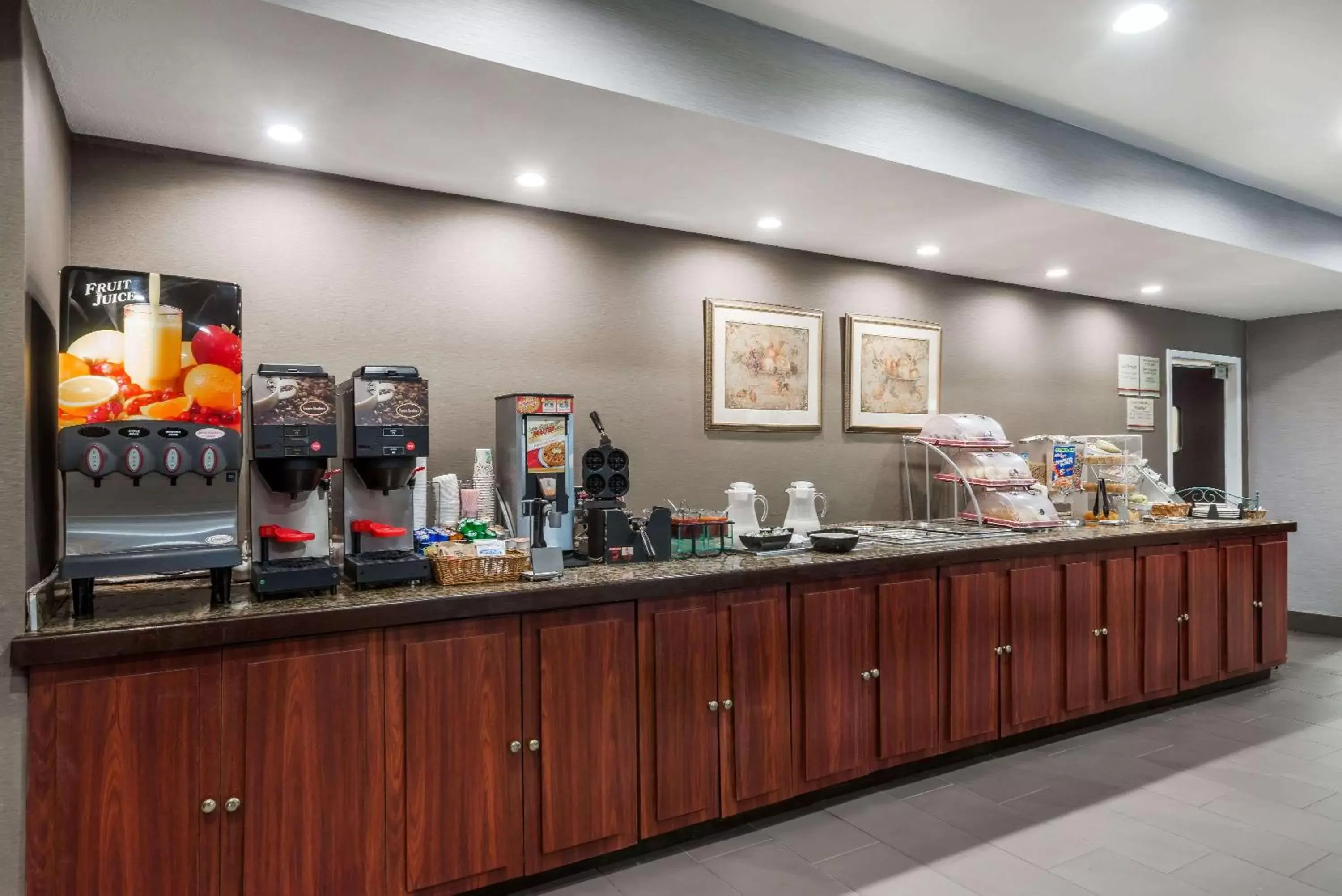 Restaurant/Places to Eat in Hawthorn Suites by Wyndham Columbus West