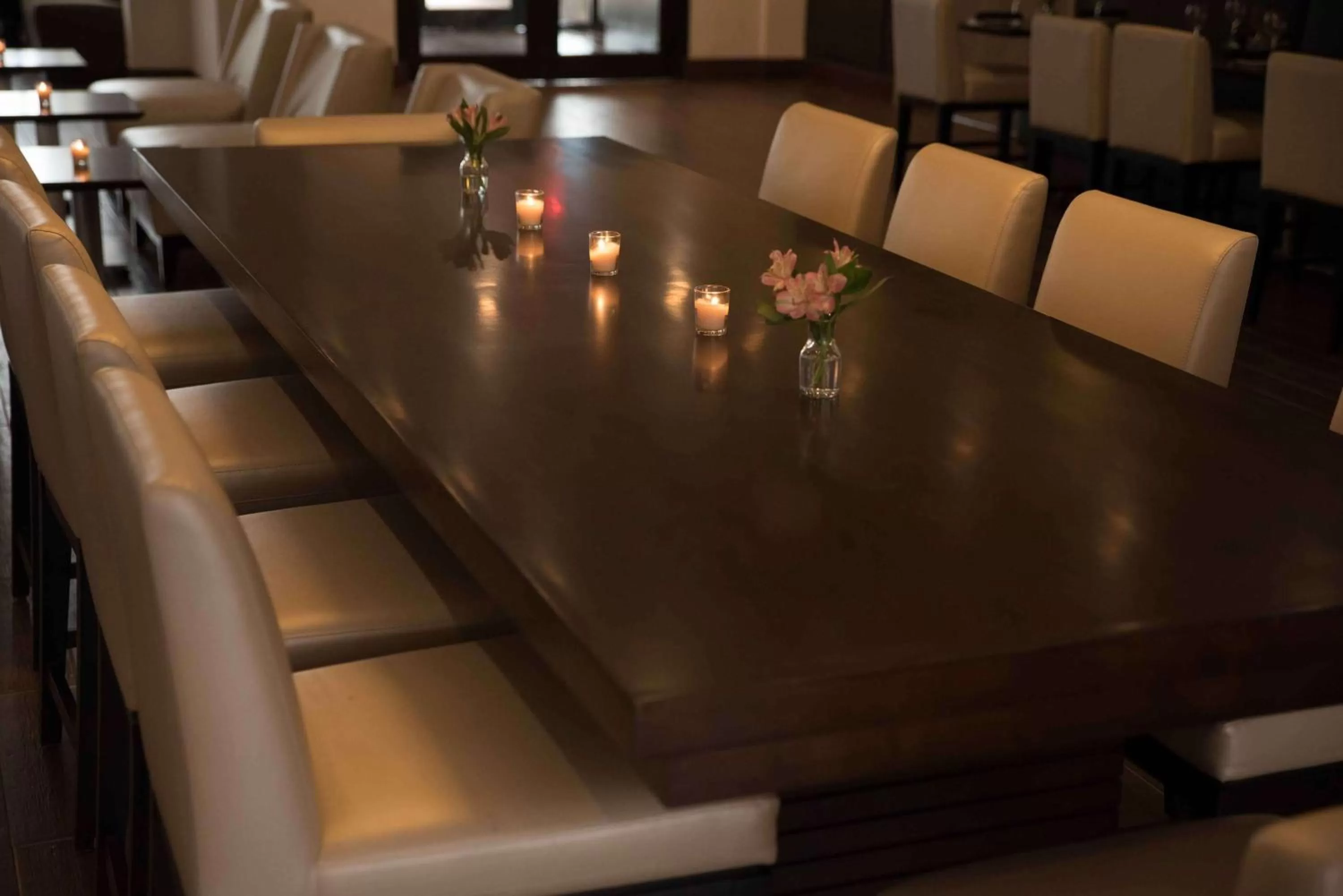 Restaurant/places to eat in Embassy Suites by Hilton Detroit - Livonia/Novi