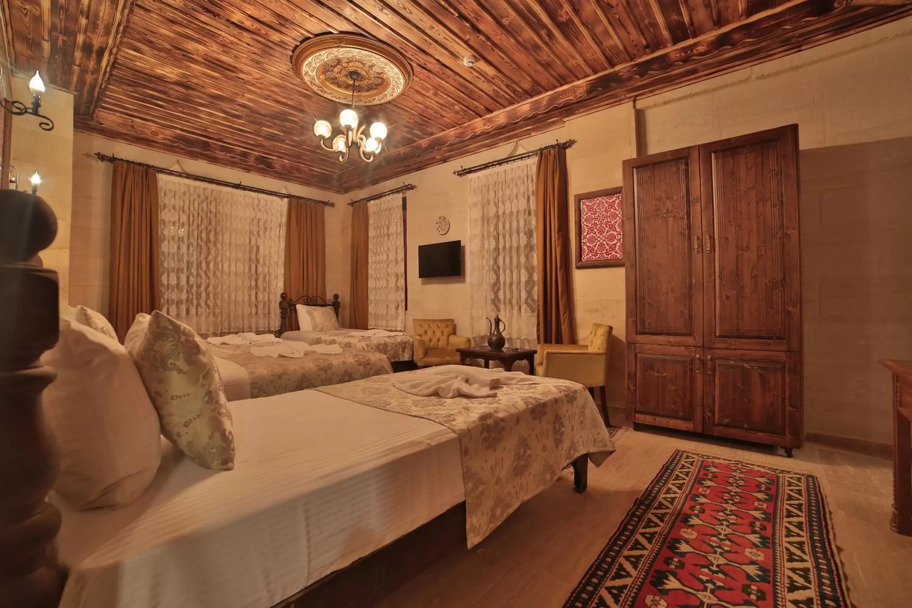 Bed in Caravanserai Inn Hotel