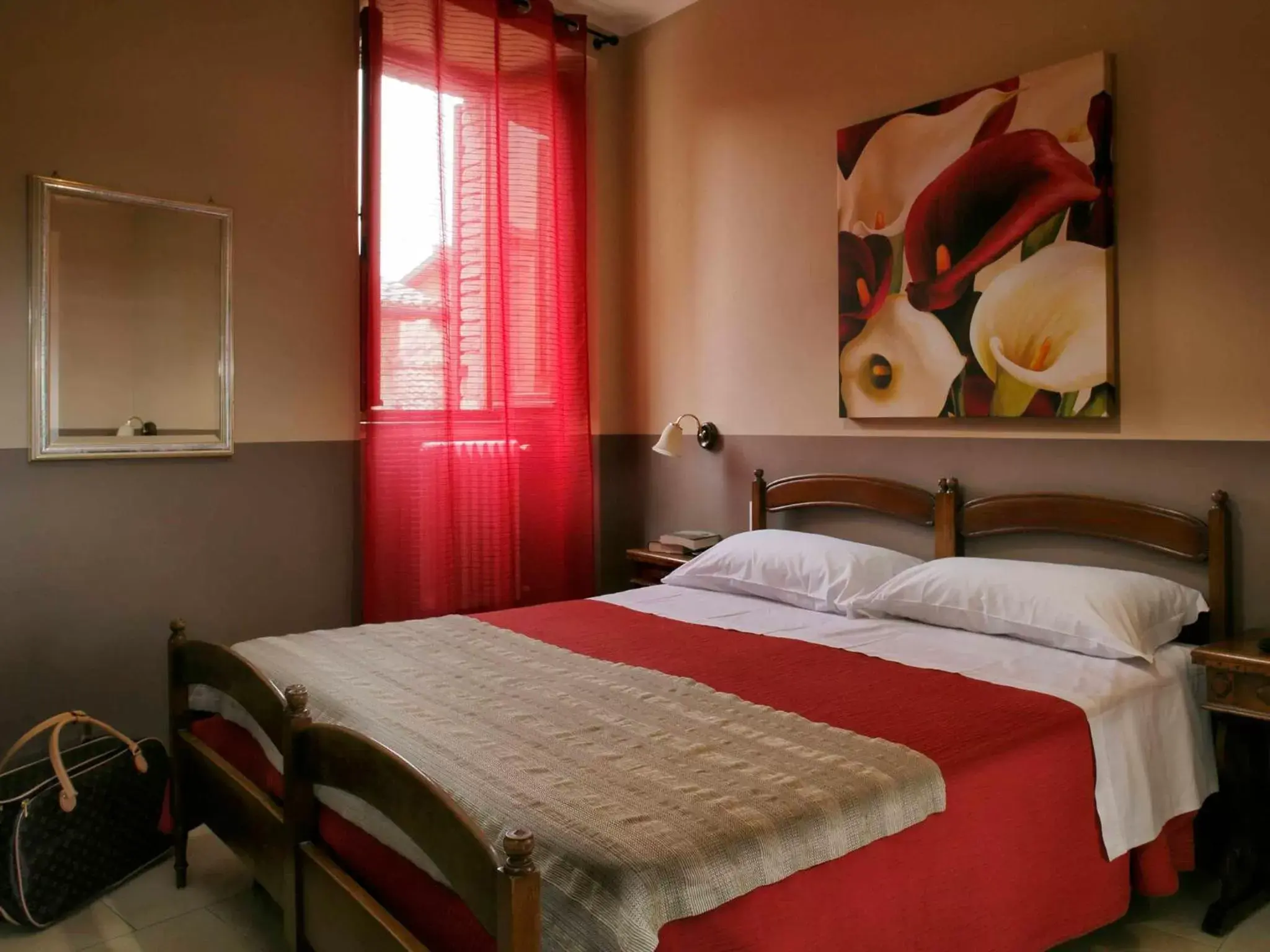 Photo of the whole room, Bed in Hotel Properzio