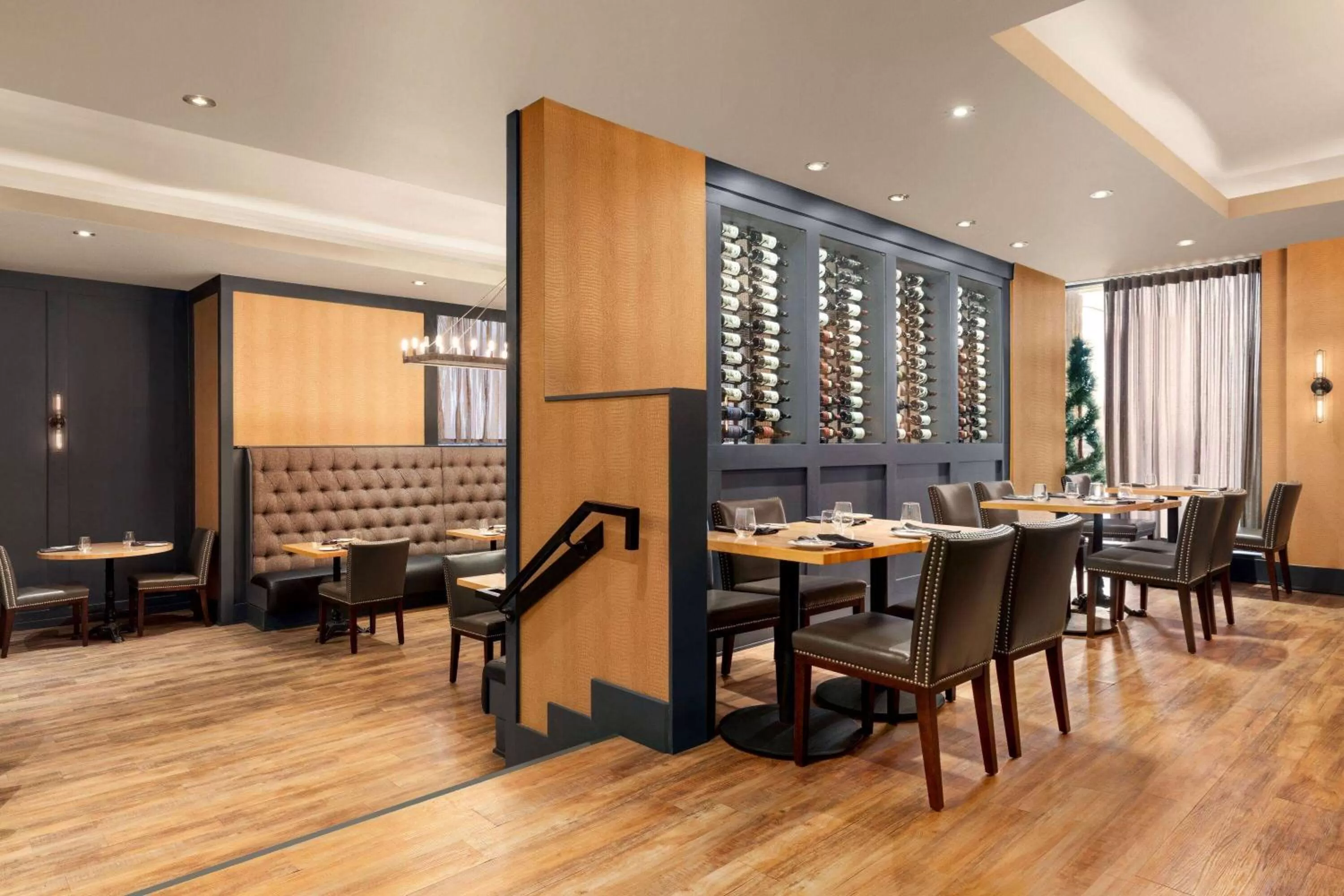 Restaurant/places to eat in Ramada Plaza by Wyndham Niagara Falls