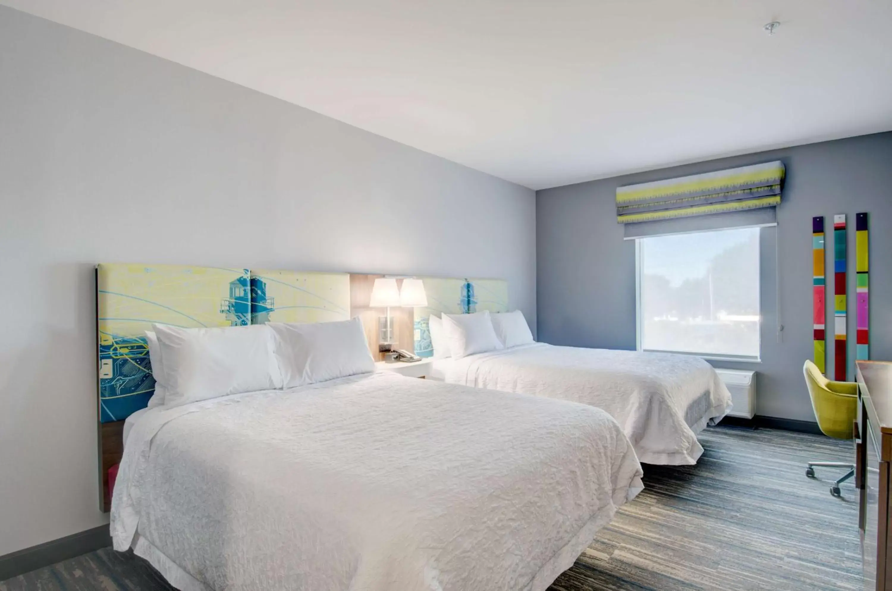 Bed in Hampton Inn & Suites Portland West