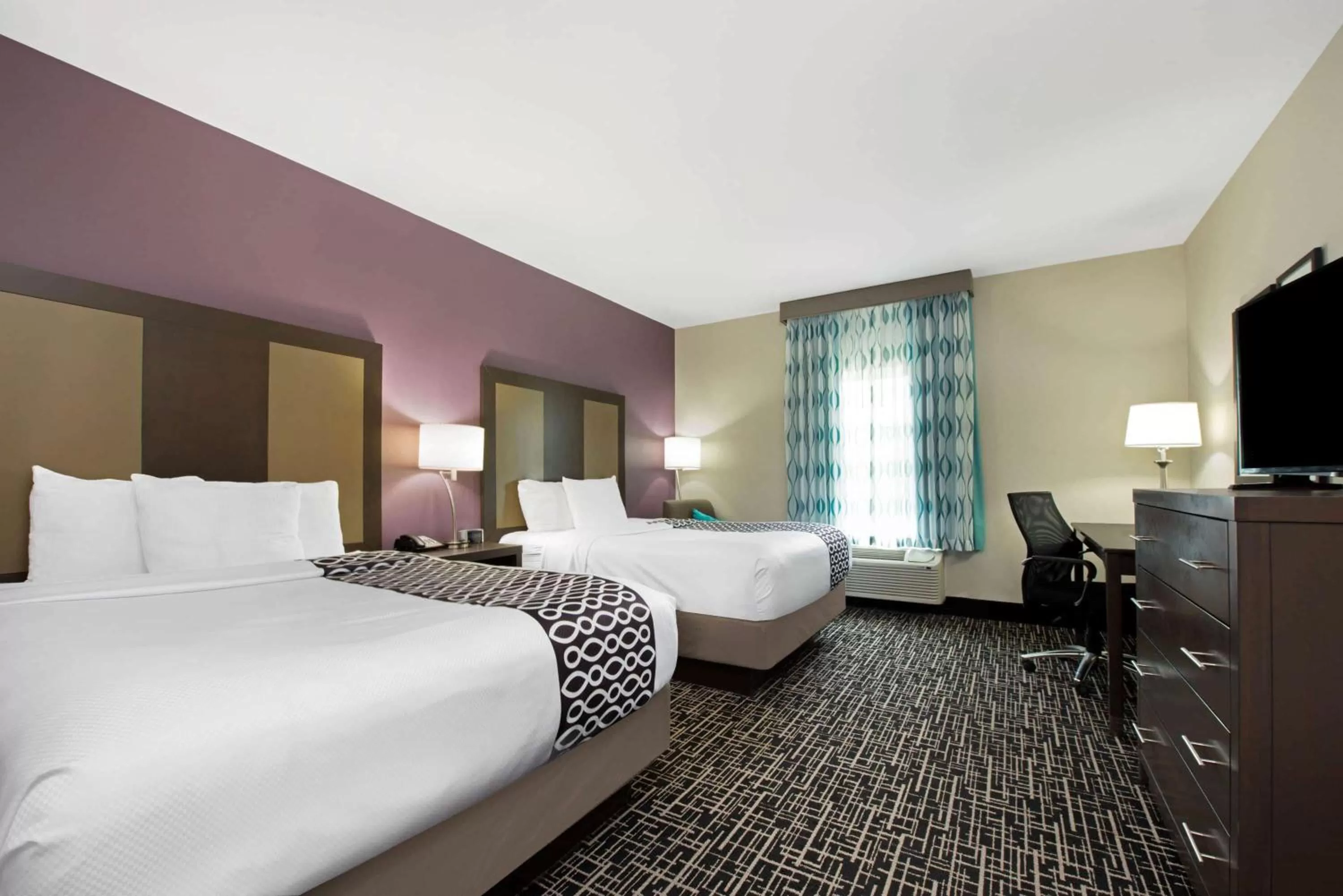 Photo of the whole room, Bed in La Quinta by Wyndham Lake Charles - Westlake