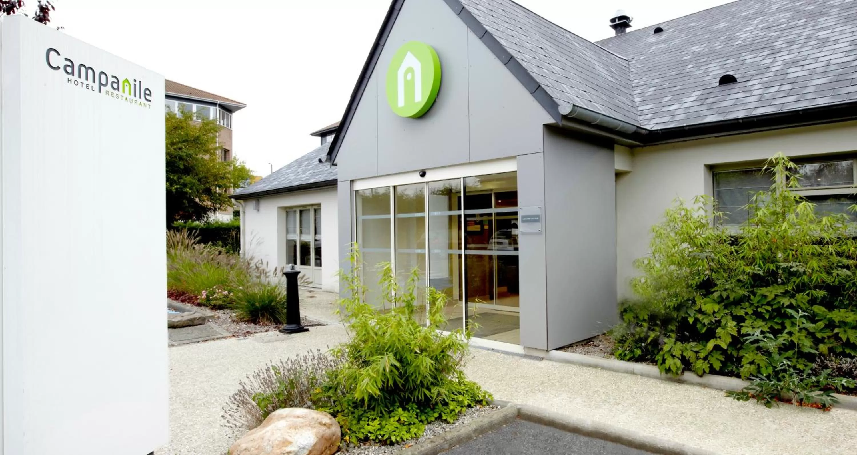 Facade/entrance in Campanile Lille Nord Wasquehal